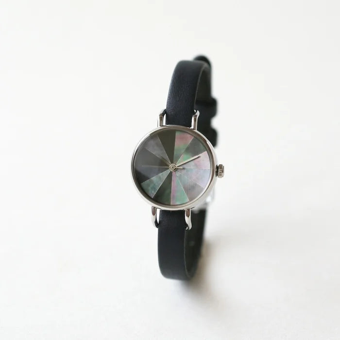Elegant Women's Black Lip Oyster Pearl Shell Wristwatch - Japanese Handmade Luxury Watch for Formal Events & Special Occasions