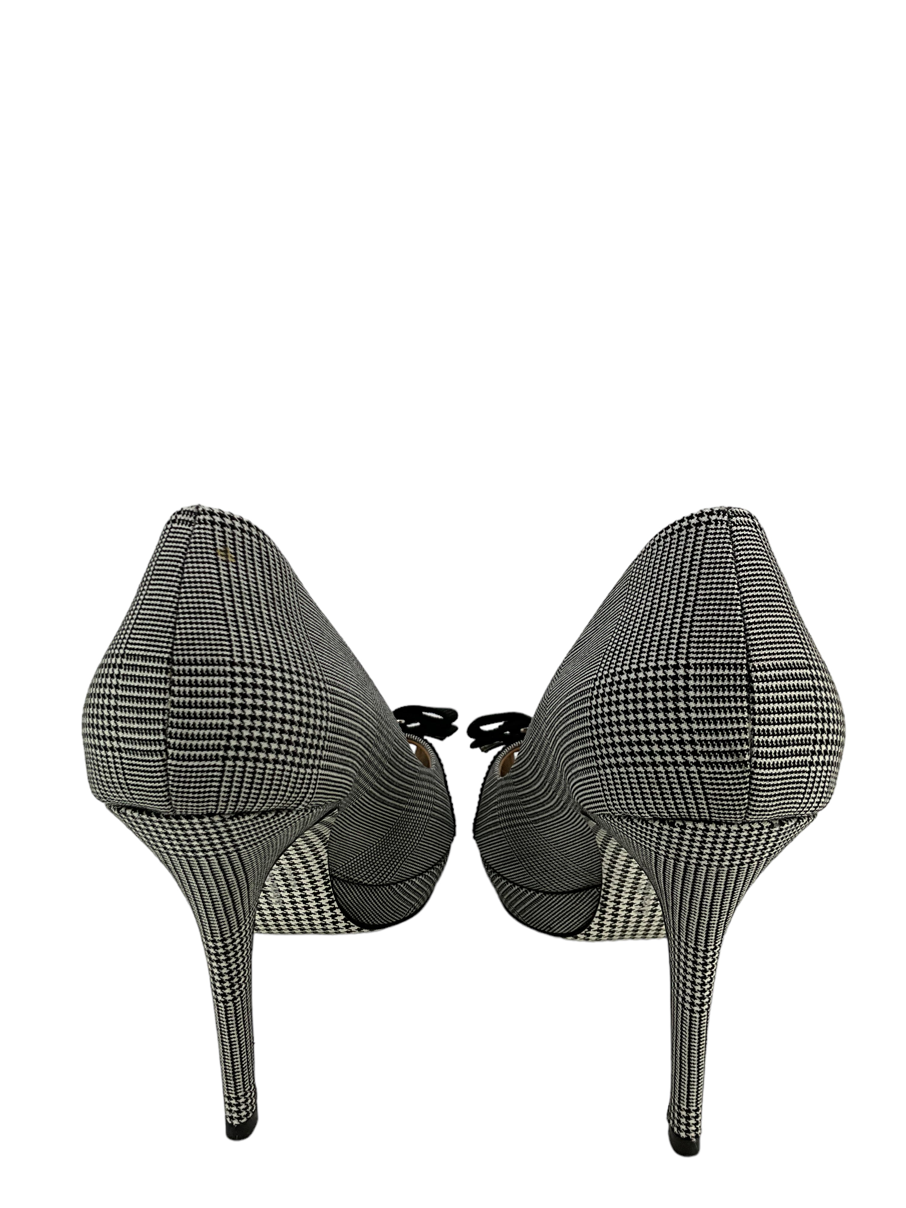 Salvatore Ferragamo Women's Houndstooth Print Bow Pumps Size 7.5 - Elegant Dress Shoes for Office, Party & Special Occasions