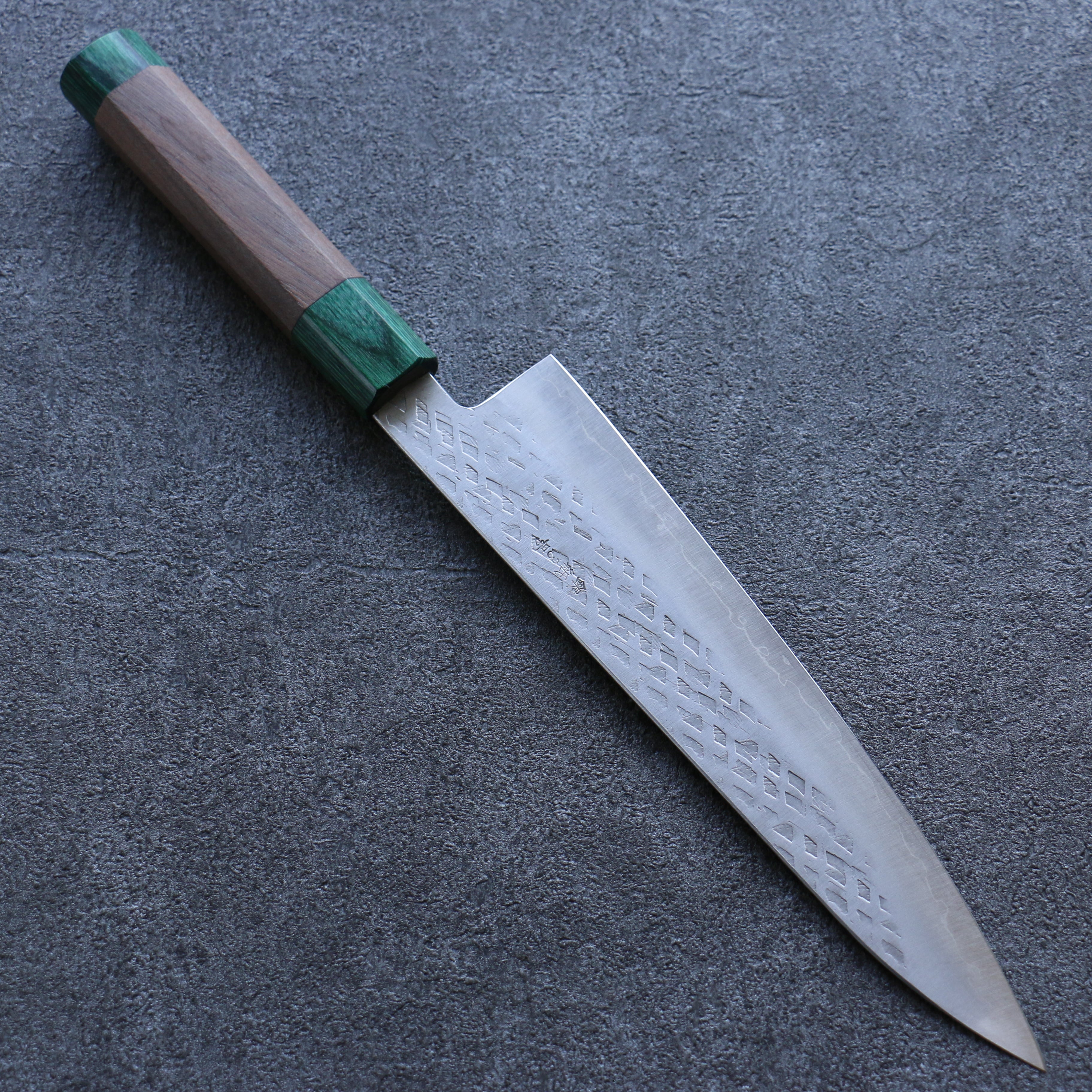 Seisuke Silver Steel No.3 Hammered Gyuto 210mm Japanese Chef Knife with Walnut & Double Green Pakka Wood Handle - Professional Kitchen Tool for Slicing, Dicing & Meat Cutting
