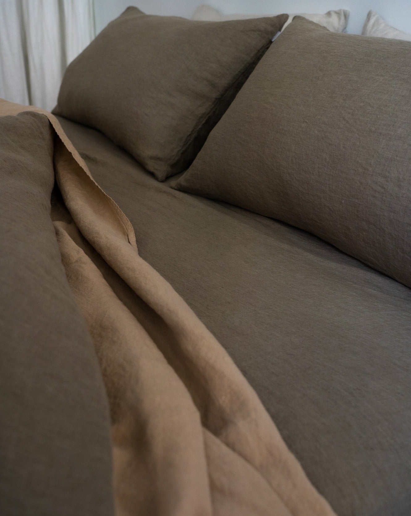 Premium 100% Linen Fitted Sheet - Queen Size, Natural Breathable & Wrinkle-Resistant Bed Sheet Set - Perfect for Hot Sleepers, Allergy Sufferers & Eco-Friendly Homes