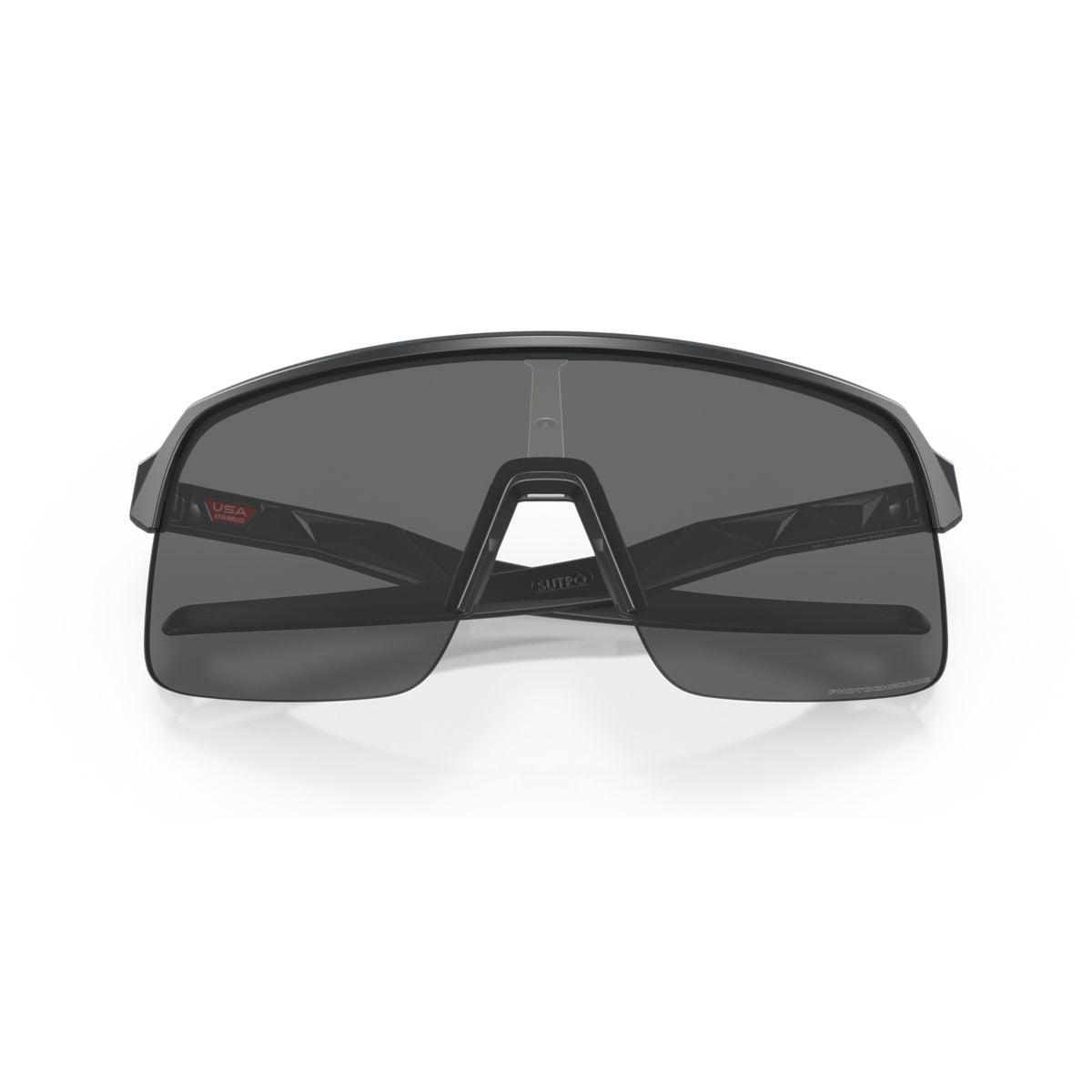 Oakley Sutro Lite Sunglasses - Low Bridge Fit, Matte Carbon Frame, Clear to Black Iridium Photochromic Lenses (0OO9463A 946318) for Cycling, Running & Outdoor Sports