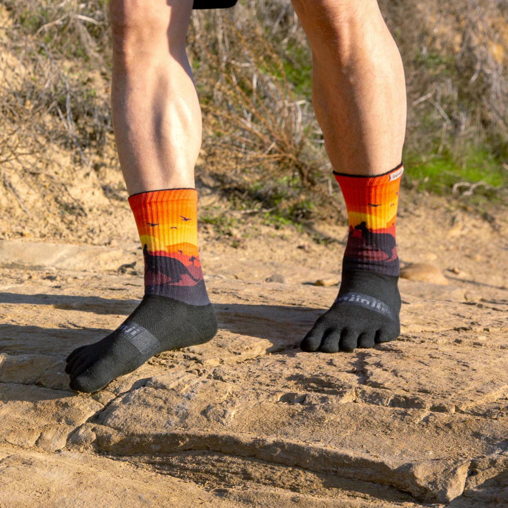 Men's Injinji Trail Midweight Crew Socks - Australiana Design - Hiking, Running & Outdoor Adventure Socks for Toe Protection & Comfort