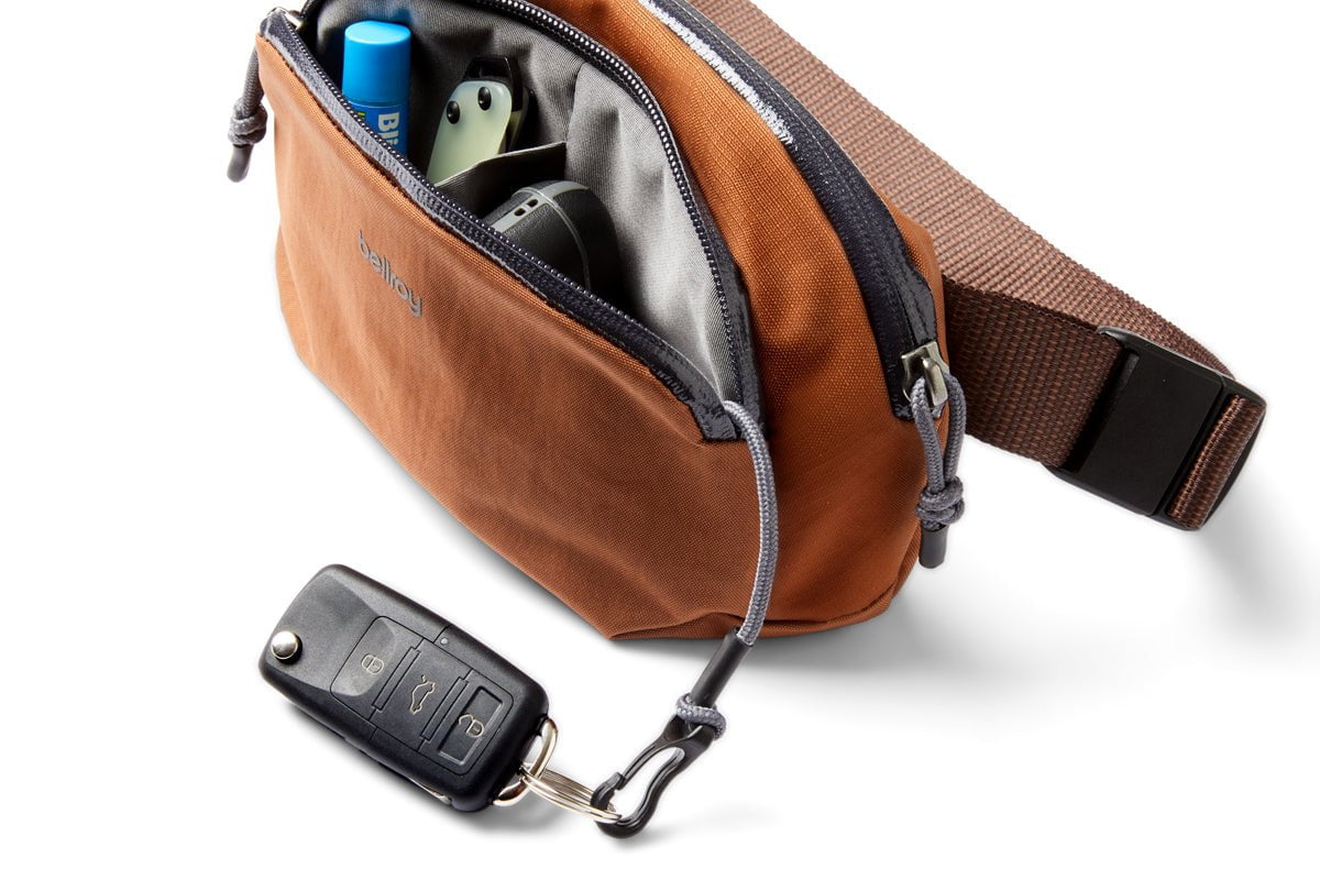 Bellroy Venture Hip Pack 1.5L - Water-Resistant Waist Bag for Travel, Hiking & Everyday Use - Compact Crossbody Fanny Pack with Adjustable Strap (Black)