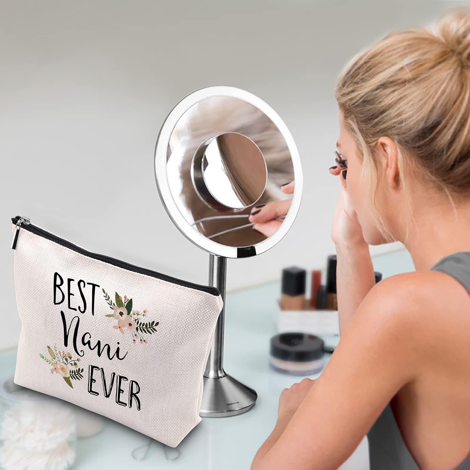 WCGXKO Best Nani Ever Grandma Gift - Waterproof Zipper Makeup Bag for Travel & Toiletry - Perfect Cosmetic Organizer for Women (BEST Nani) - Ideal for Vacation, Gym, and Daily Use