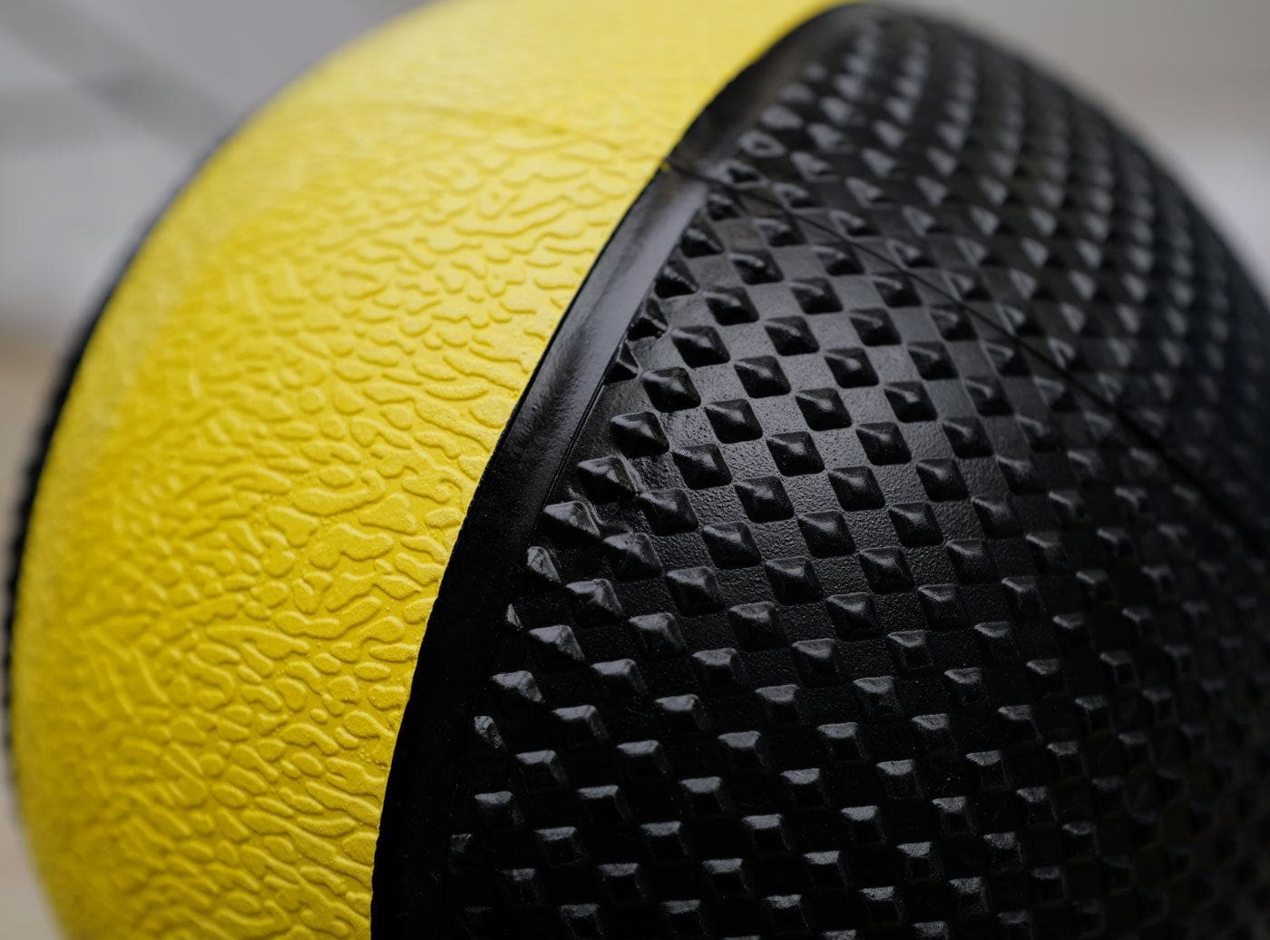 ATTIVO 3KG Rubber Medicine Ball for Strength Training, CrossFit & Home Workouts – Perfect for Fitness, Gym & Rehabilitation Exercises