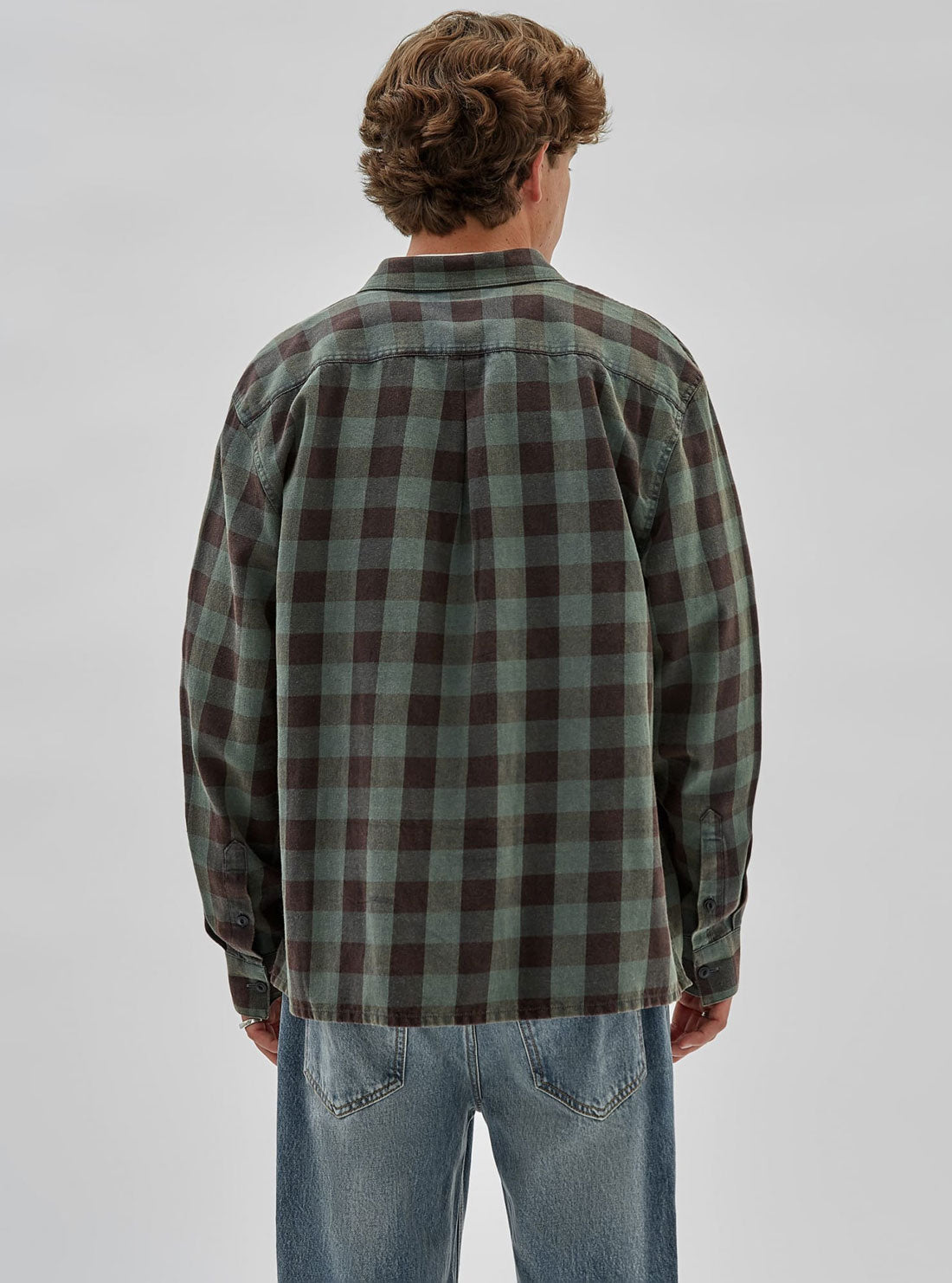 Guess Originals Men's Flannel Long Sleeve Shirt - Soft Plaid Button-Up for Casual Wear, Outdoor Adventures & Layering