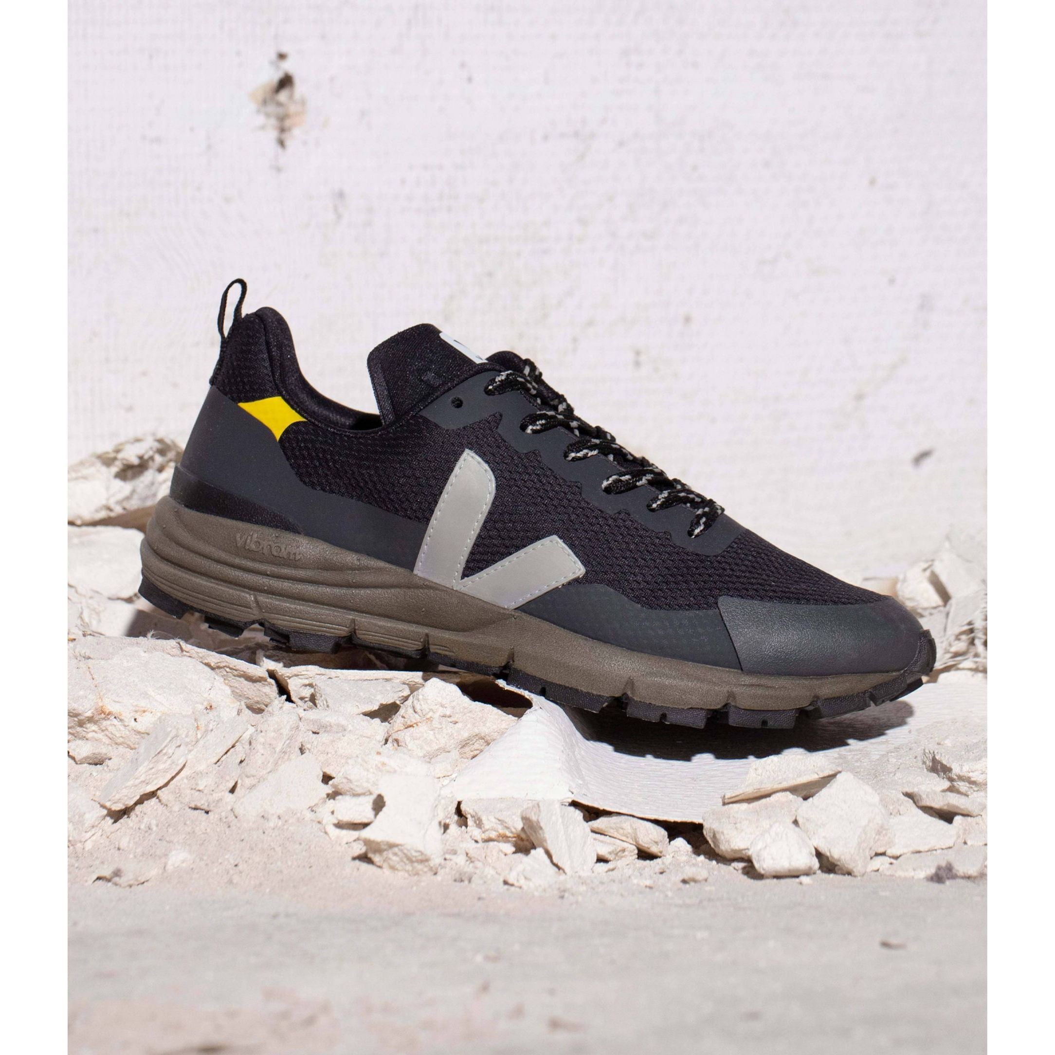Veja Men's Dekkan Alveomesh Sneakers - Black Oxford Grey Tonic | Vegan Eco-Friendly Running Shoes for Men | Perfect for Casual Wear, Gym & Outdoor Activities