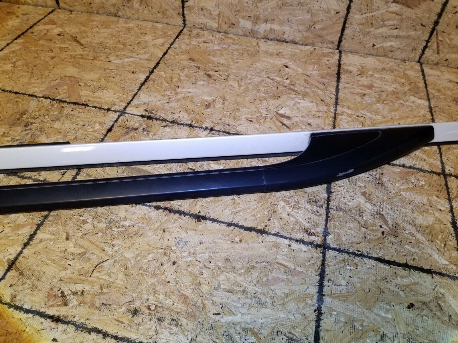 2005-2009 Cadillac SRX Left Driver Side Roof Rack Rail Luggage Trim OEM Replacement Part - Perfect for Road Trips & Outdoor Adventures