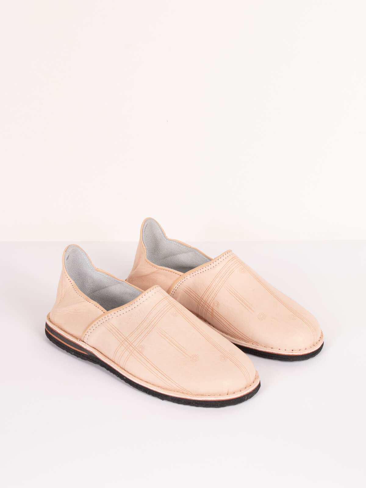 Authentic Moroccan Berber Babouche Slippers - Handmade Leather Comfort Shoes for Men & Women | Perfect for Home, Lounge, and Cultural Fashion Wear