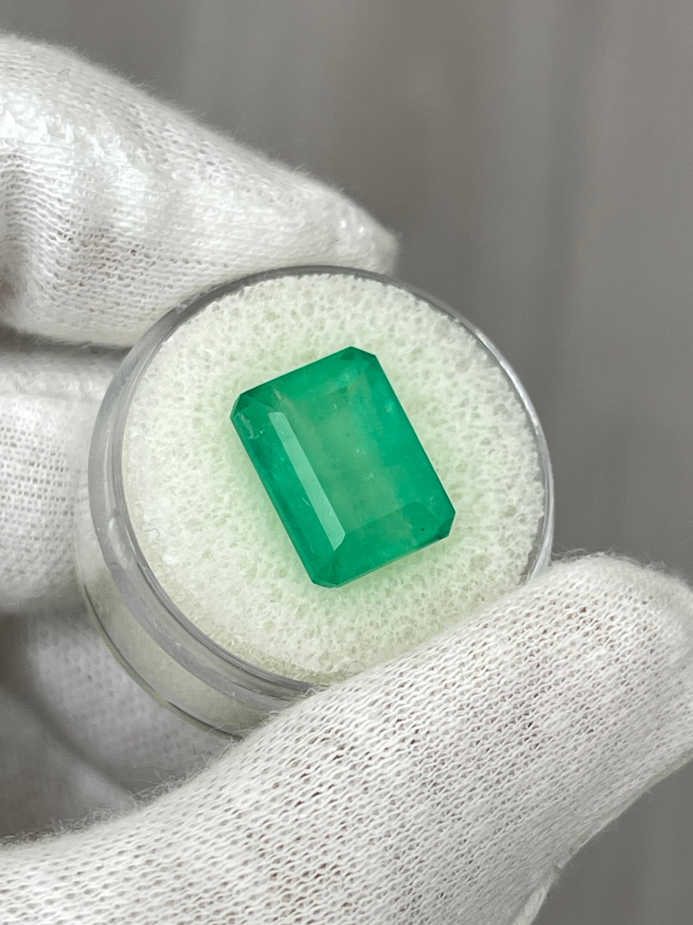 9.29 Carat 13x10mm Earthy Medium Green Emerald Cut Loose Colombian Emerald Gemstone for Jewelry Making - Engagement Rings, Necklaces & Earrings