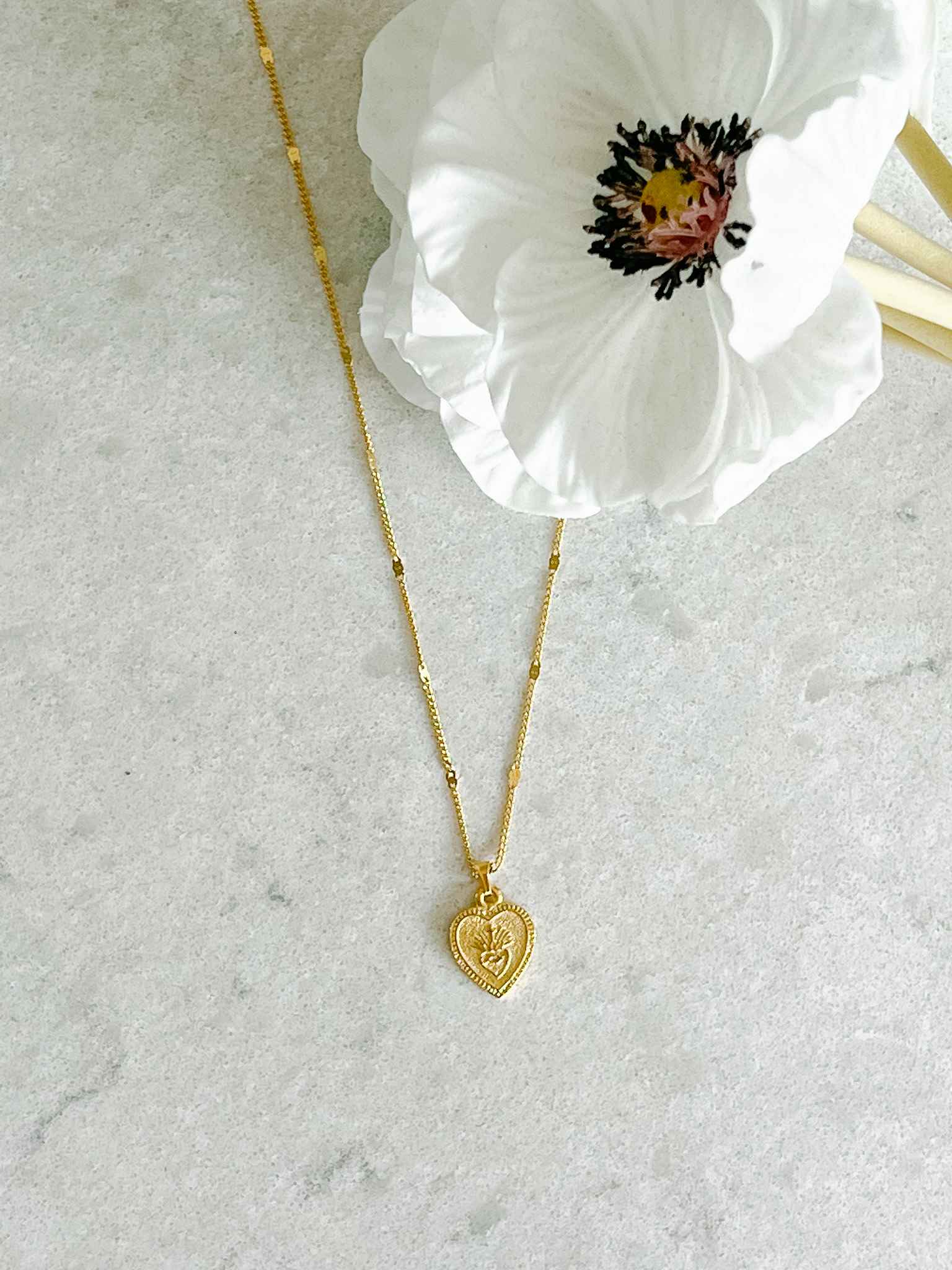 Sacred Heart Necklace for Women - Elegant Heart Shaped Pendant with 18K Gold Plating - Perfect Gift for Valentine's Day, Anniversary & Religious Occasions