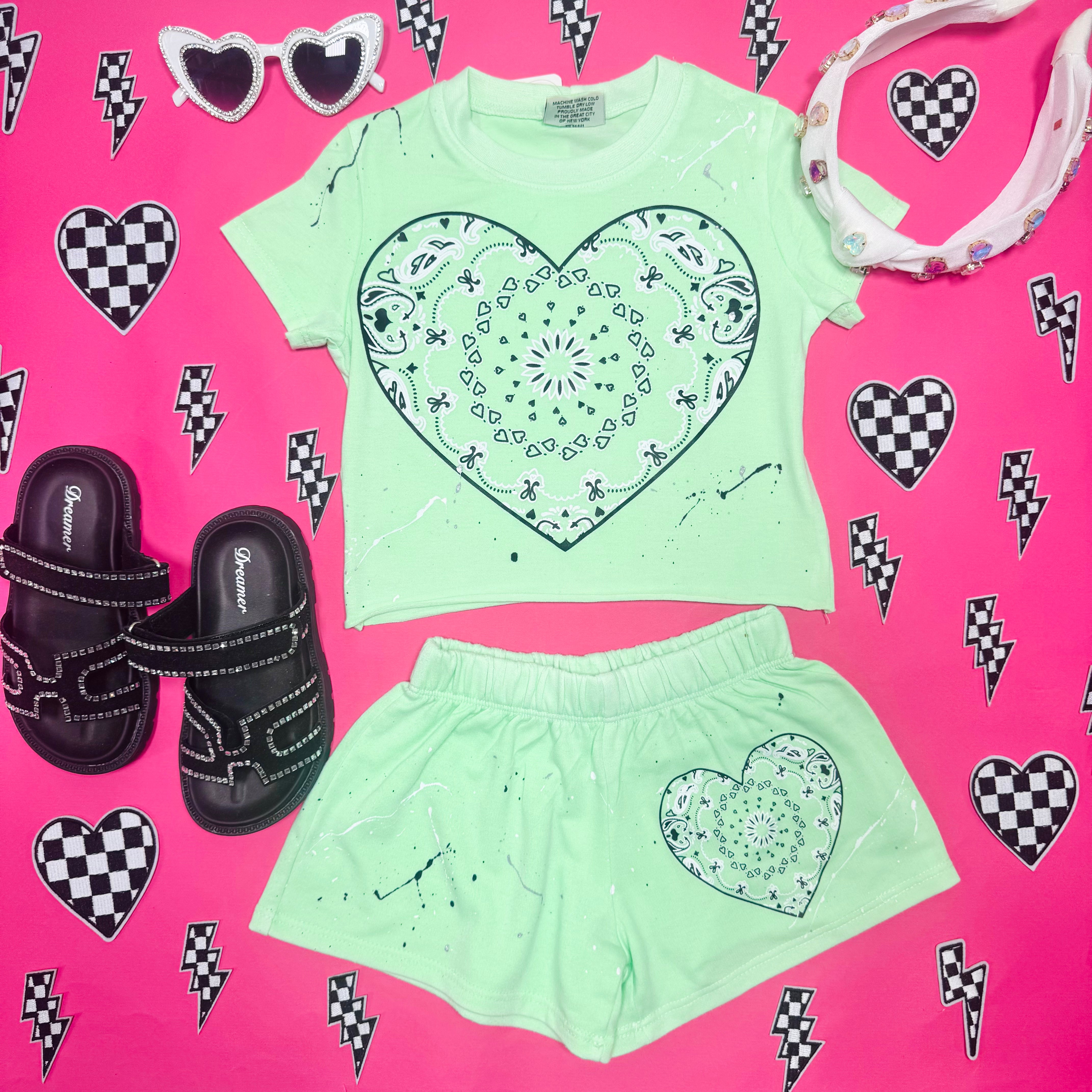 Heart Paint Splatter Bandana Print T-Shirt for Men & Women - Trendy Graphic Tee for Casual Wear, Street Style & Summer Outfits
