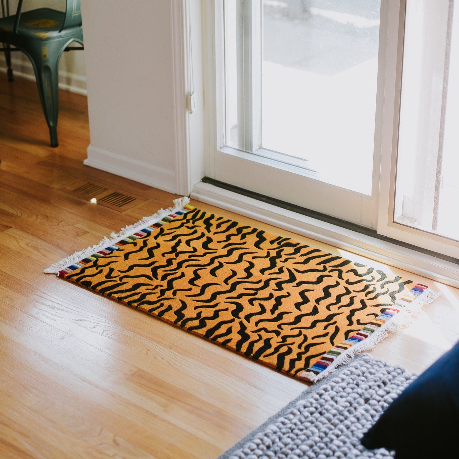 Premium Himalayan Tiger Print Carpet - Soft & Durable Area Rug for Living Room, Bedroom Decor - Perfect for Home, Office & Yoga Space