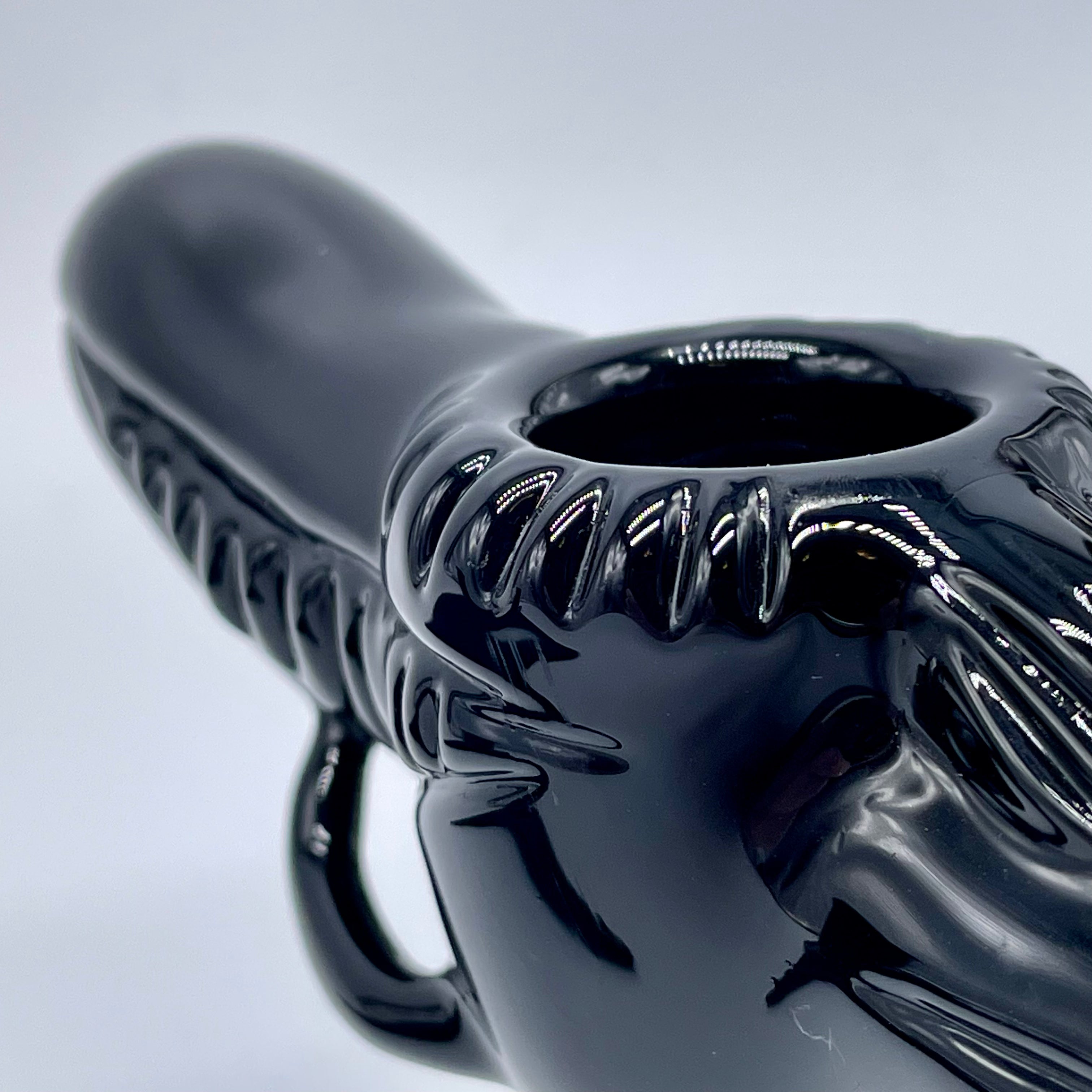 18mm Xenomorph Alien Movie-Inspired Glass Slide with Stand - Perfect for Smoking Accessories, Collectibles & Sci-Fi Fans