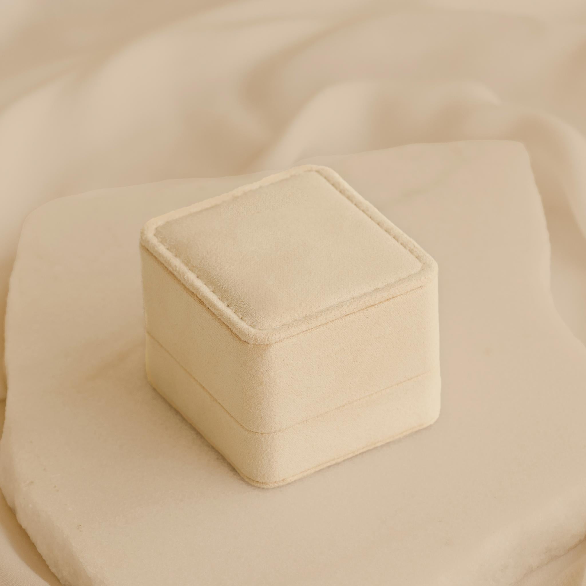 Luxury Velvet Jewelry Box for Earrings - Elegant Gift Box for Women, Perfect for Storage, Travel & Wedding Accessories