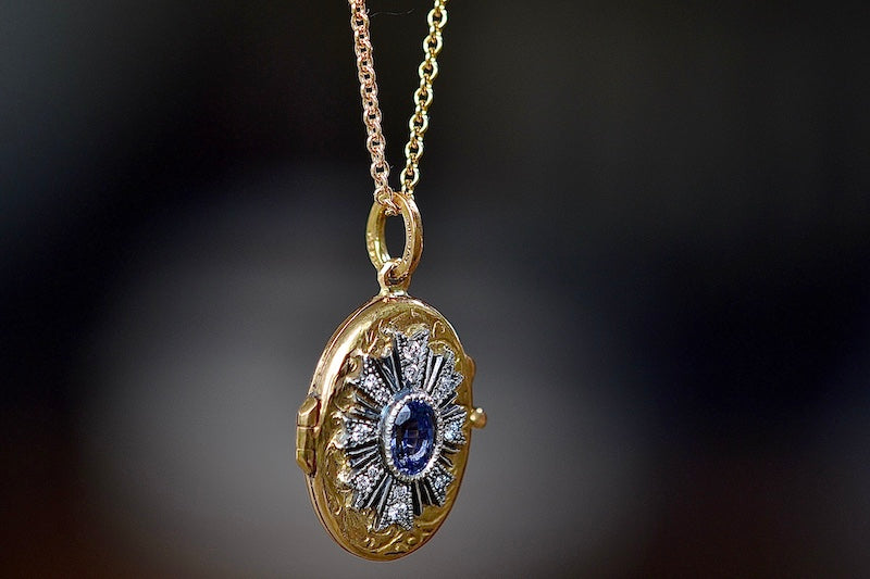 Exquisite Oval Blue Sapphire Locket Pendant - Elegant Jewelry Gift for Women - Perfect for Weddings, Anniversaries & Special Occasions