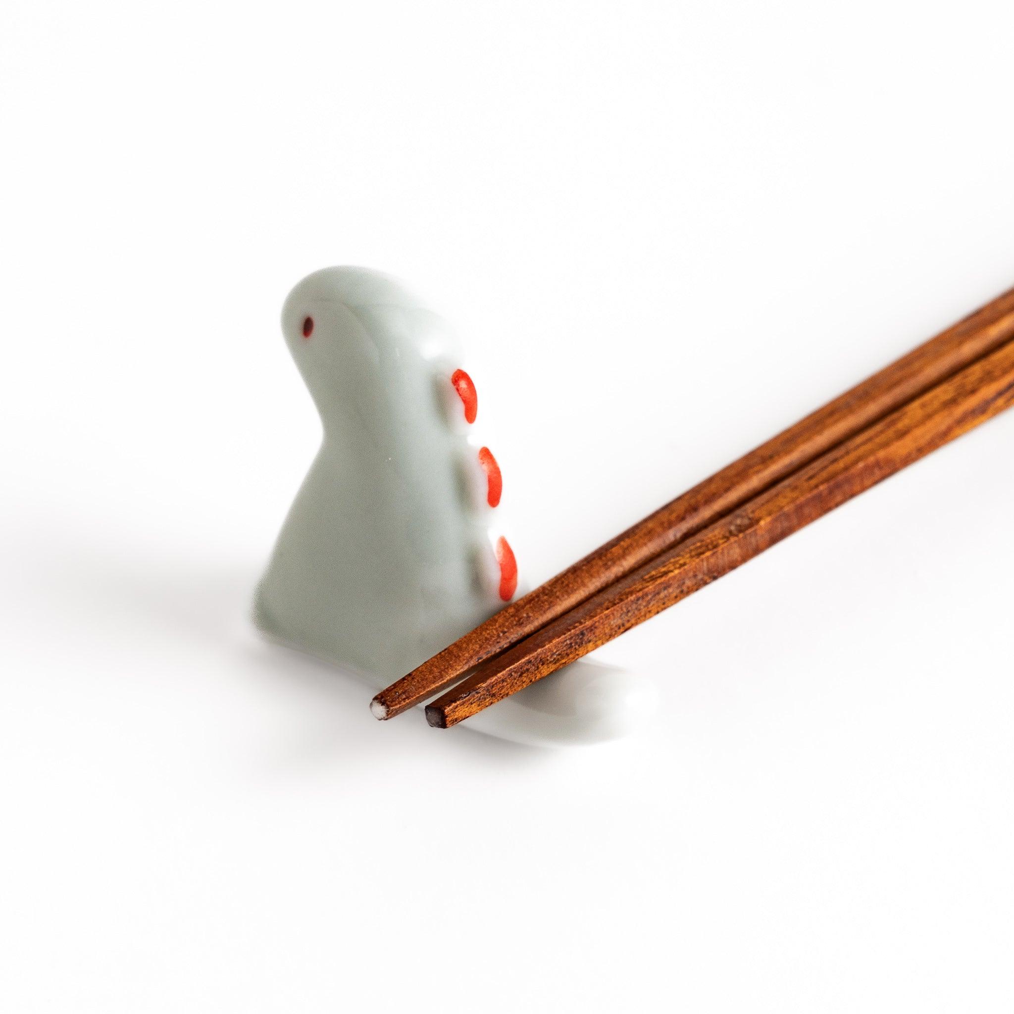 Dinosaur Sauce Dish with Chopsticks Rest - Cute Dinosaur-Shaped Soy Sauce Dish with Built-in Chopstick Holder - Perfect for Sushi, Dumplings, and Asian Cuisine