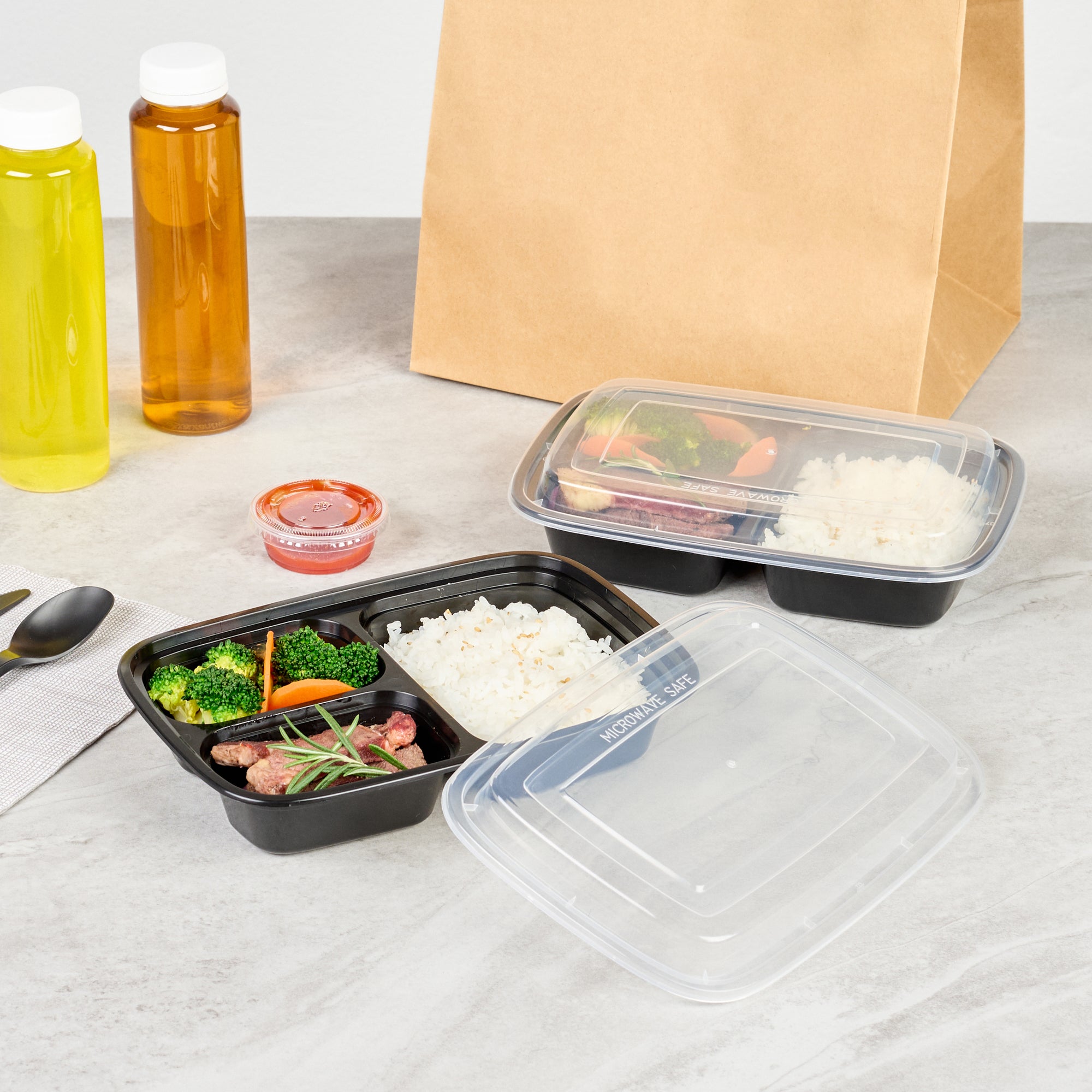 26 oz Black 3-Compartment Plastic Food Storage Containers with Clear Lids - Microwave Safe, 8.75