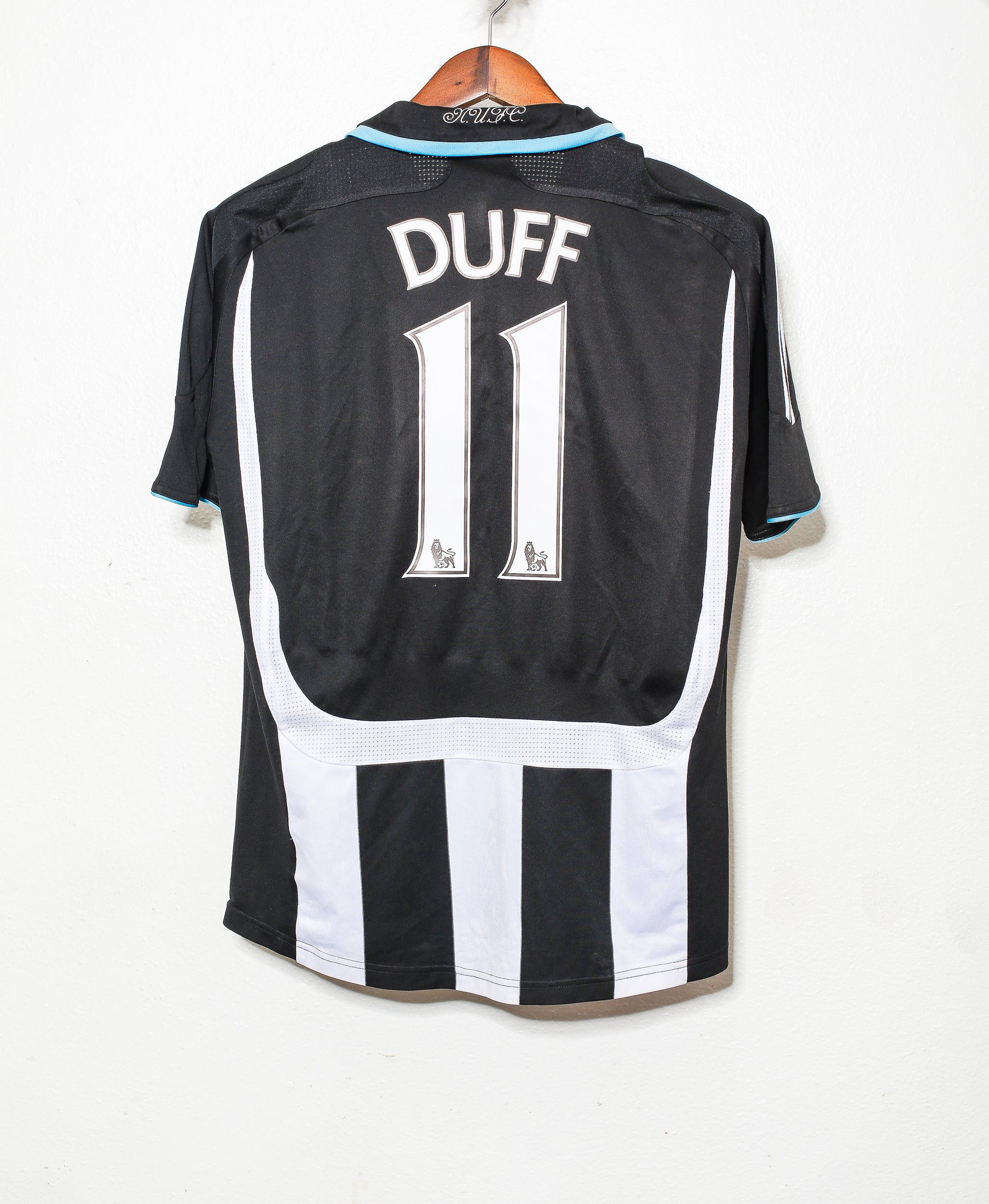 2007 Newcastle United Home Jersey #11 Damien Duff (Medium) - Vintage Football Shirt for Fans & Collectors - Perfect for Matchdays, Gifts & Memorabilia Display