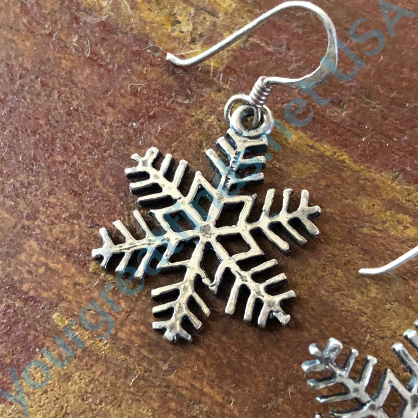 925 Sterling Silver Snowflake Pierced Earrings for Women - Elegant Winter Jewelry Gift for Christmas, Parties & Special Occasions