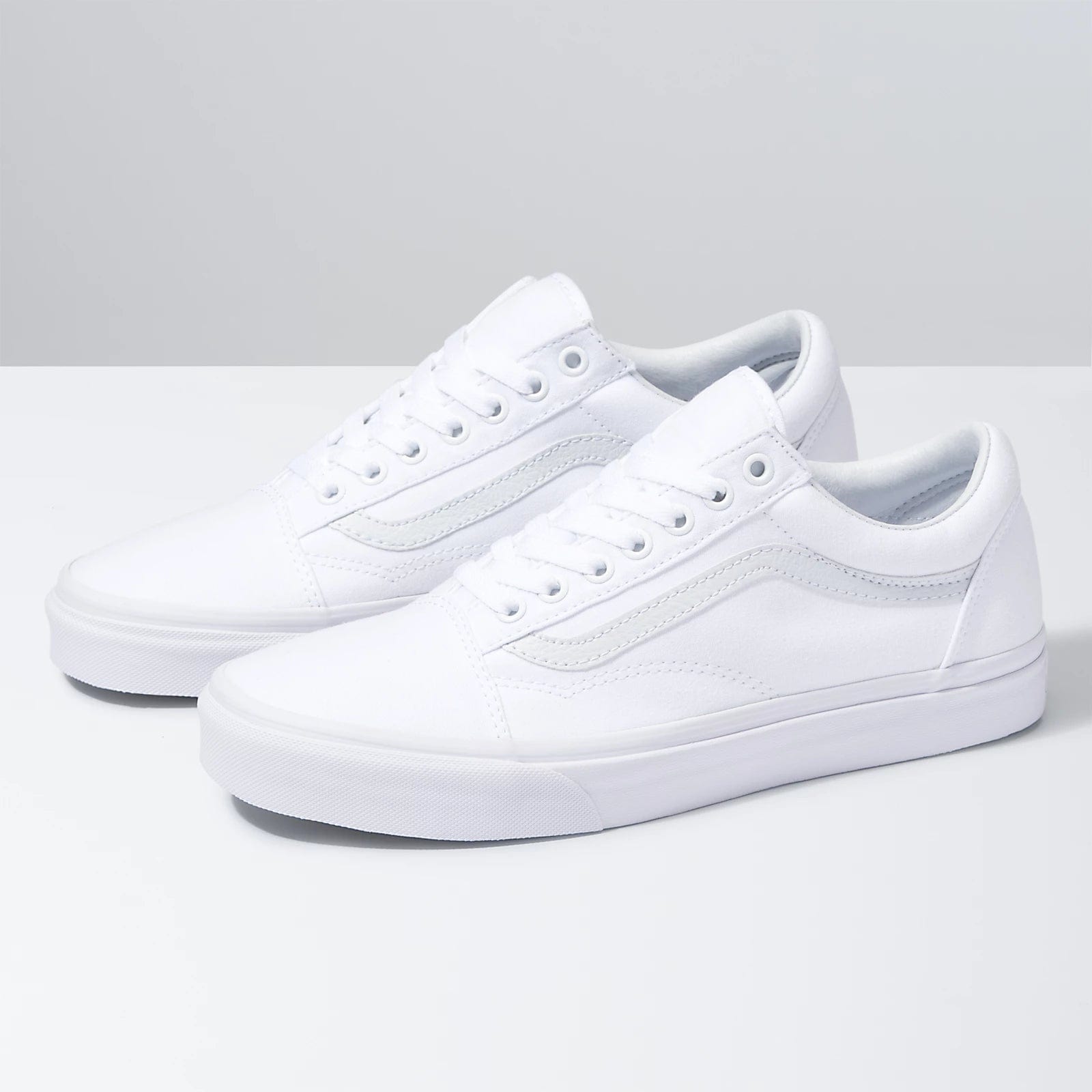 Vans Classic Old Skool Unisex Skate Shoes - Retro Sneakers for Men & Women - Perfect for Skateboarding, Streetwear & Casual Fashion