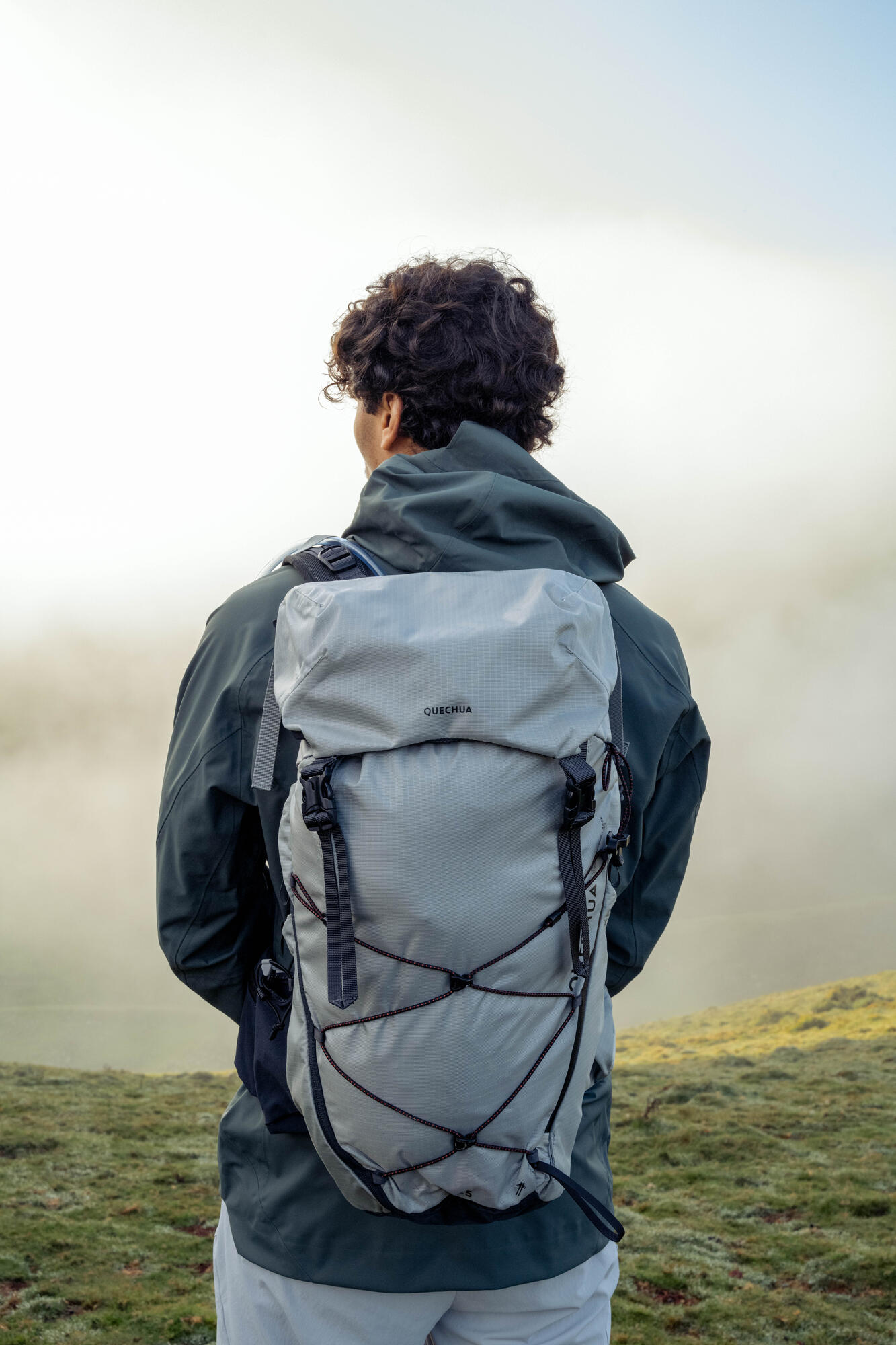 Quechua MH900 25L Lightweight Hiking Backpack for Men & Women - Waterproof Daypack for Outdoor Camping, Travel & Trekking
