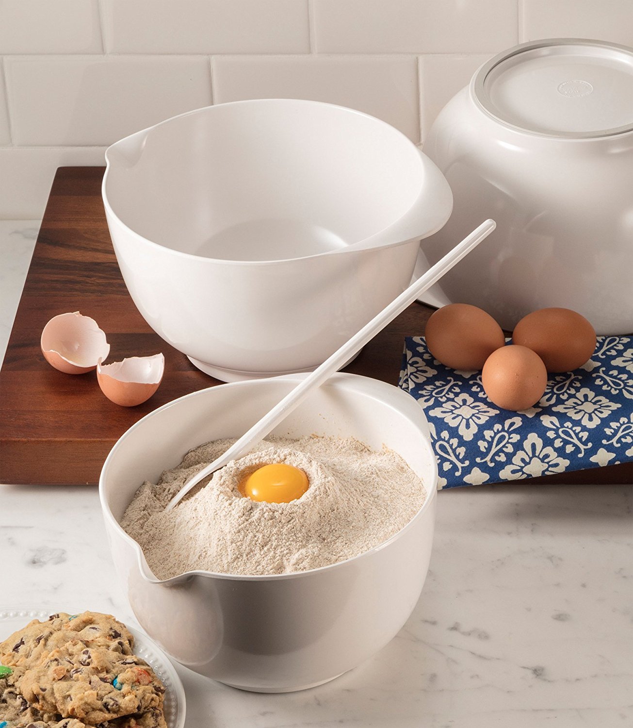 Hutzler 2-Quart Red Melamine Mixing Bowl - Durable, Lightweight & BPA-Free for Baking, Cooking & Serving - Perfect for Kitchen, Picnics & Parties