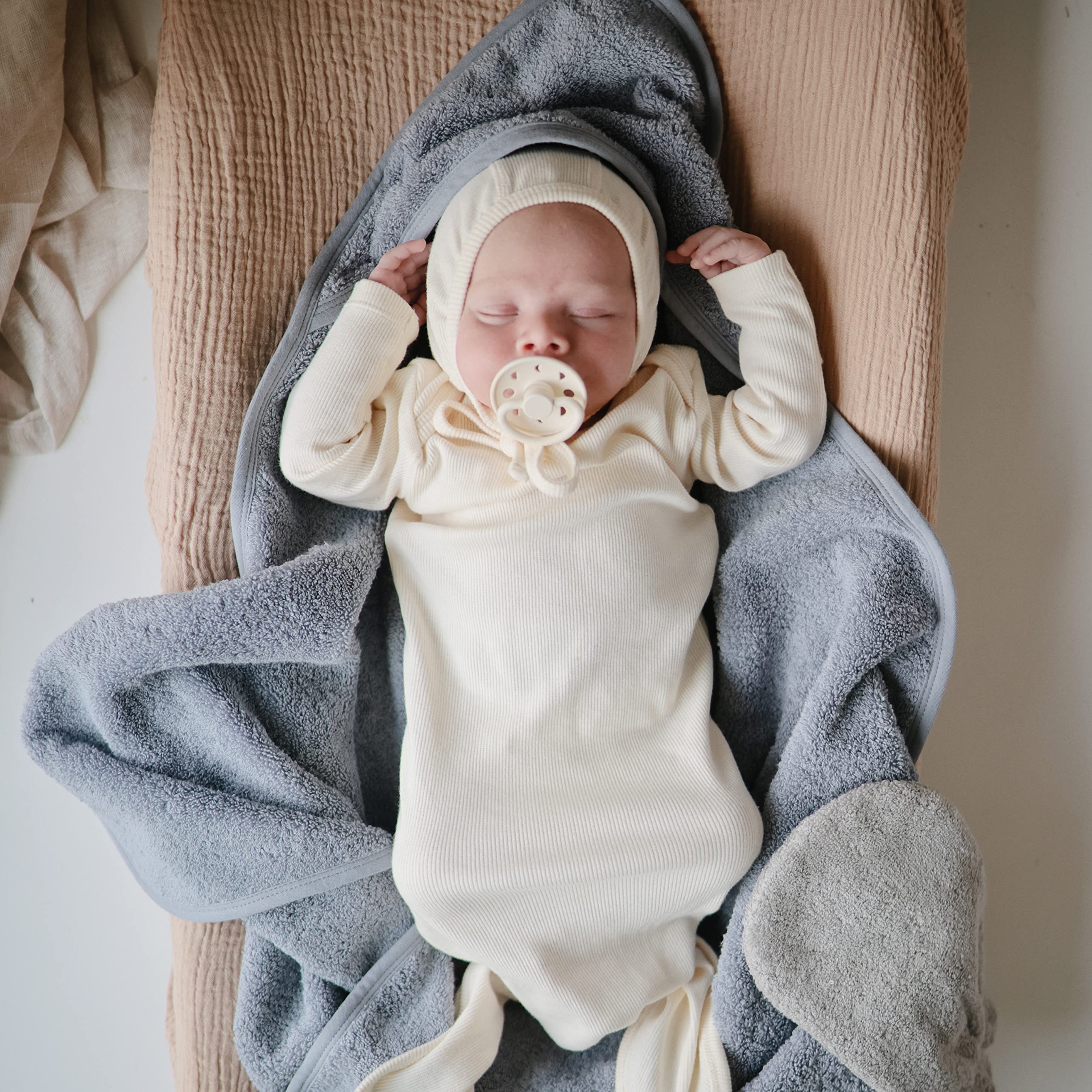 Mushie Extra Soft Muslin Fitted Changing Pad Cover - Baby Blue | Organic Cotton Baby Changing Table Cover | Perfect for Nursery, Daycare & Travel Diaper Changes