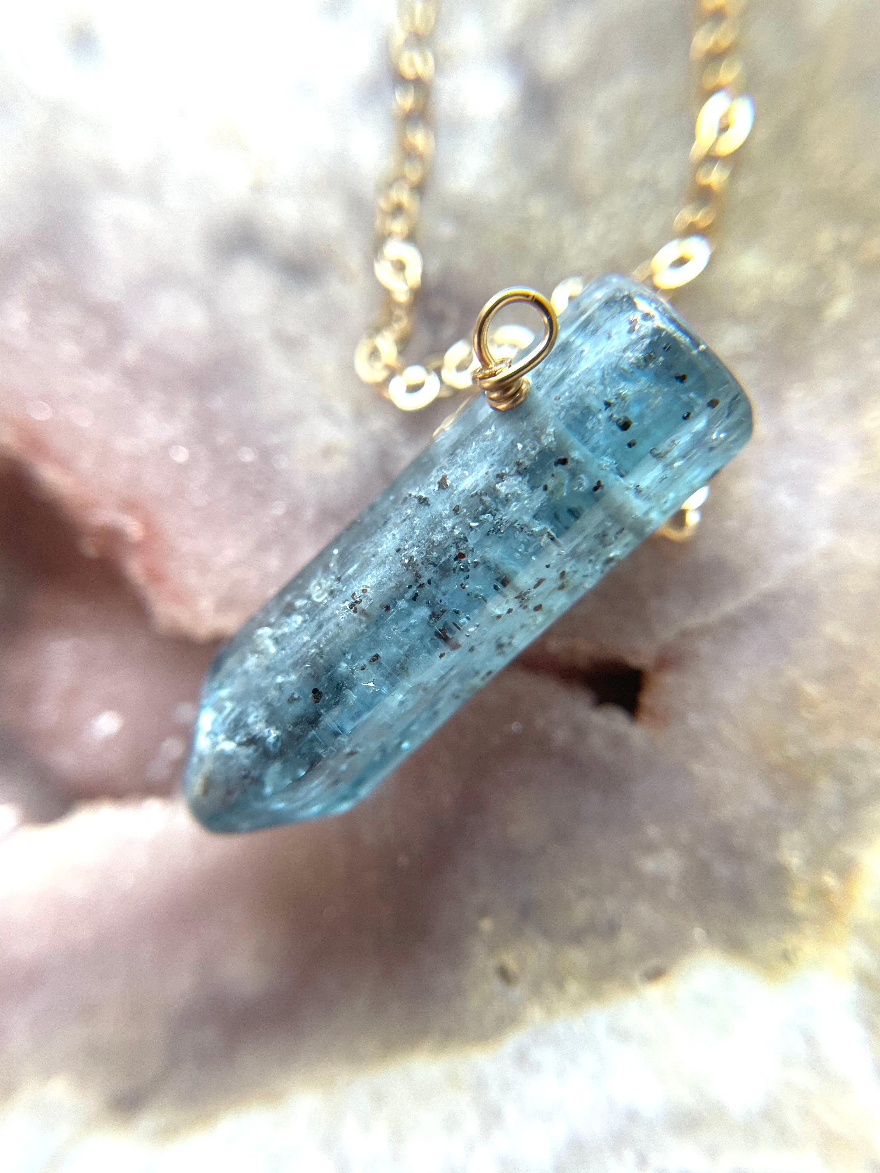 Natural Raw Kyanite Gemstone Crystal Point Necklace - Healing Crystal Jewelry for Women, Spiritual Protection & Energy Balancing - Perfect for Meditation, Yoga & Chakra Healing