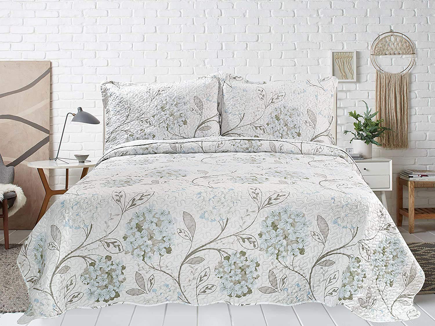 Pinsonic Floral 3-Piece Bedding Set - Queen Size Pastel Marine Quilt Coverlet & Bedspread | Soft Luxury Bedroom Decor for Guest Rooms & Coastal Themed Homes