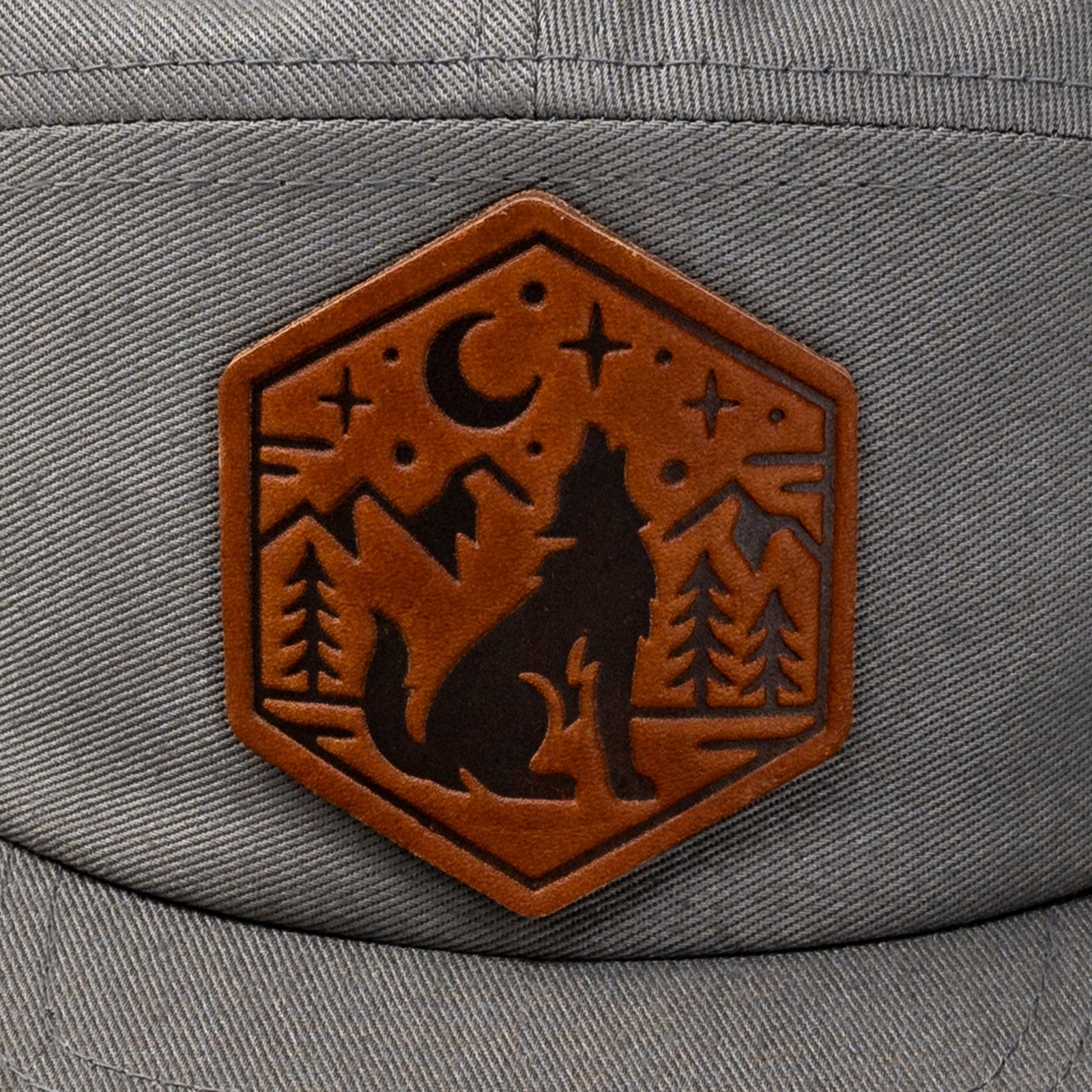 Howling Wolf Embroidered Baseball Cap - Stylish Adjustable Dad Hat for Men & Women - Perfect for Outdoor Activities, Sports, and Casual Wear