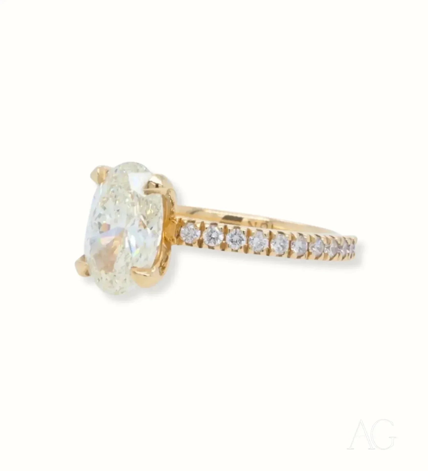 18K Gold Oval Diamond Engagement Ring for Women - Elegant Solitaire Wedding Band, Perfect for Proposals, Anniversaries & Special Occasions