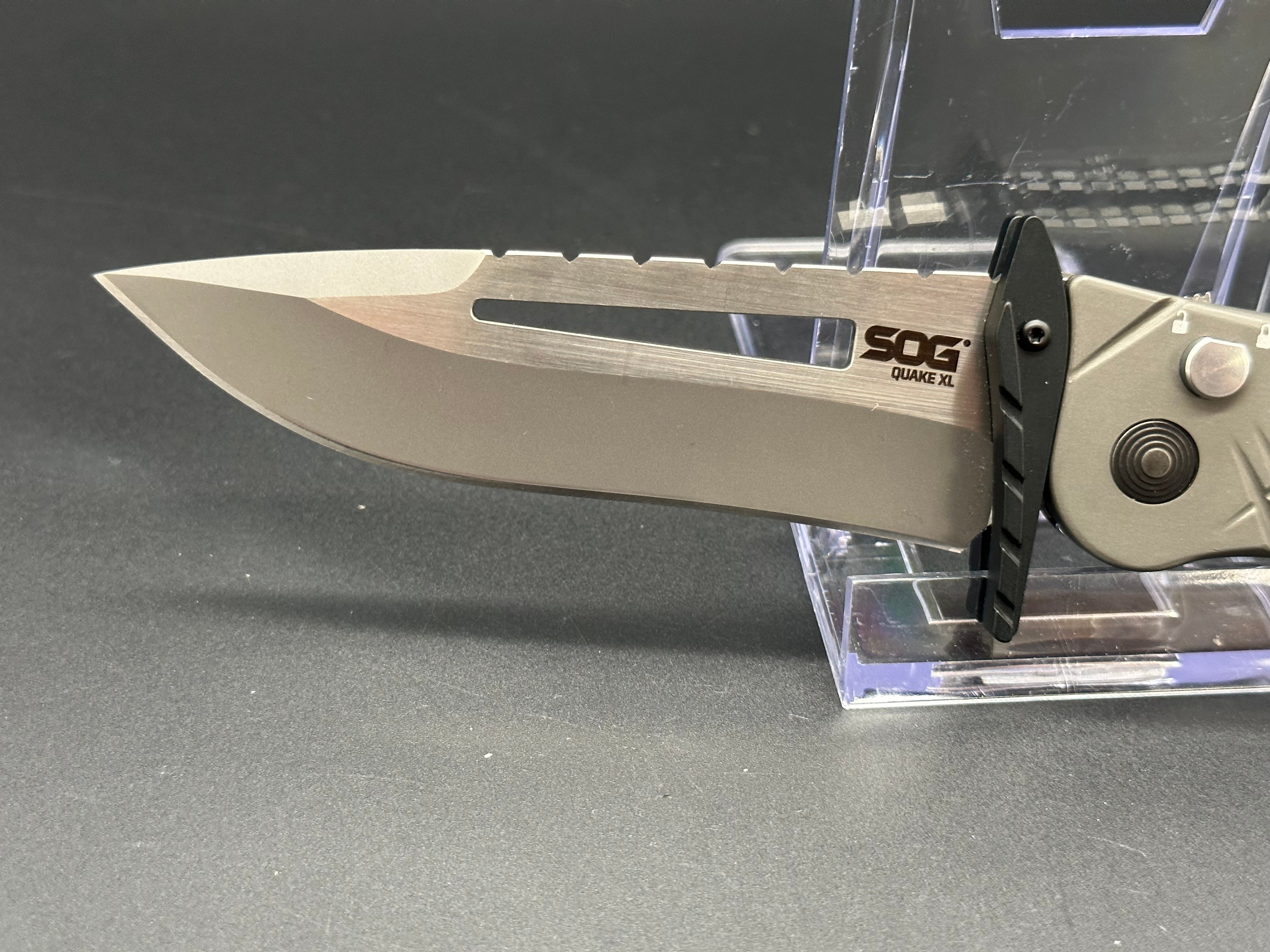 SOG Quake XL Multi-Tool - Heavy Duty Survival Knife with Pliers, Saw & 19 Tools for Camping, Hiking & Outdoor Adventures