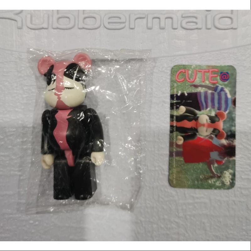 Be@rbrick Series 4 100% CUTE Kiss Collectible Figure - Perfect for Anime Fans, Toy Collectors & Home Decor Display
