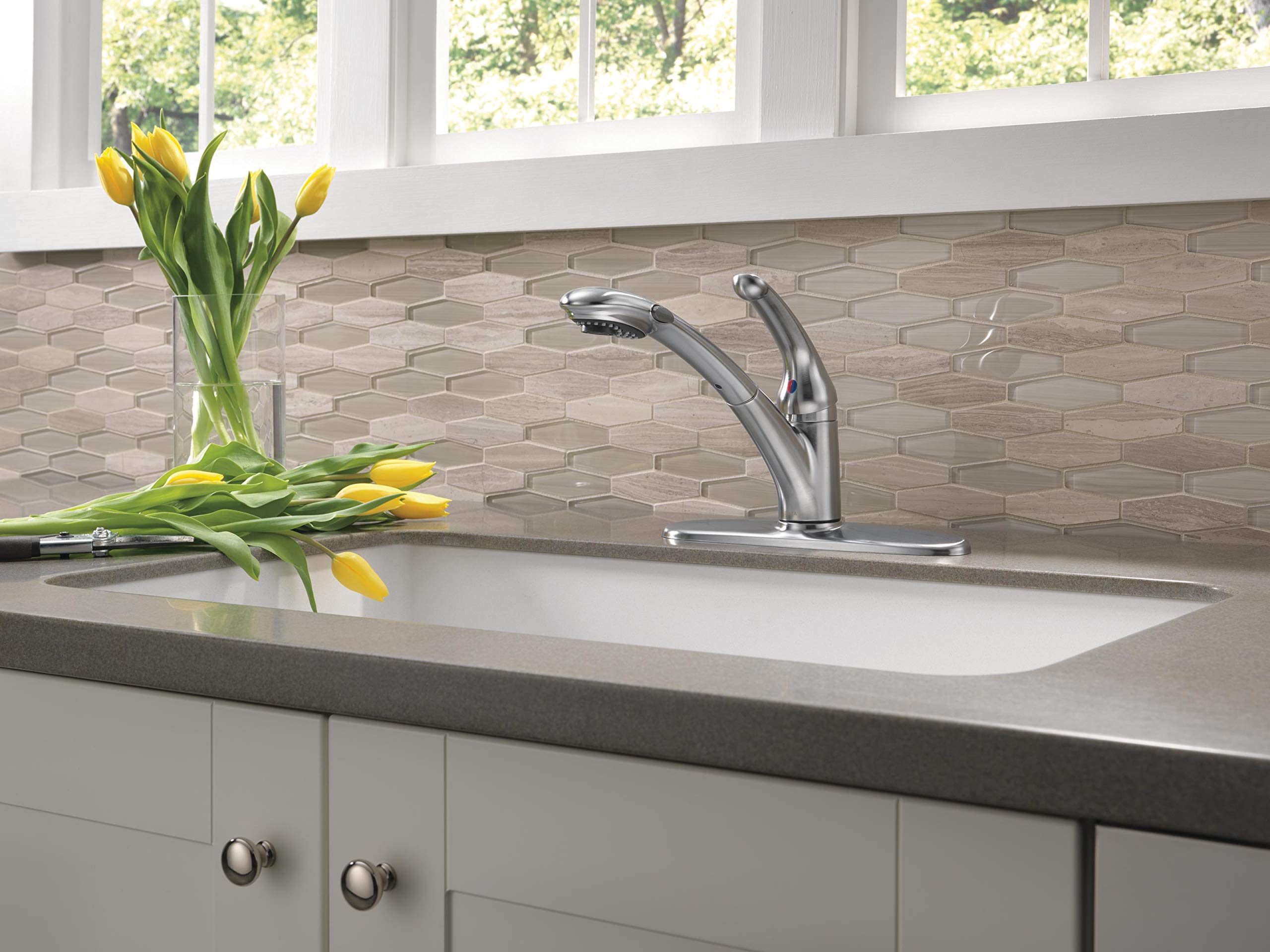 Delta Faucet Signature Single-Handle Kitchen Sink Faucet with Pull-Out Sprayer - Arctic Stainless 470-AR-DST (9