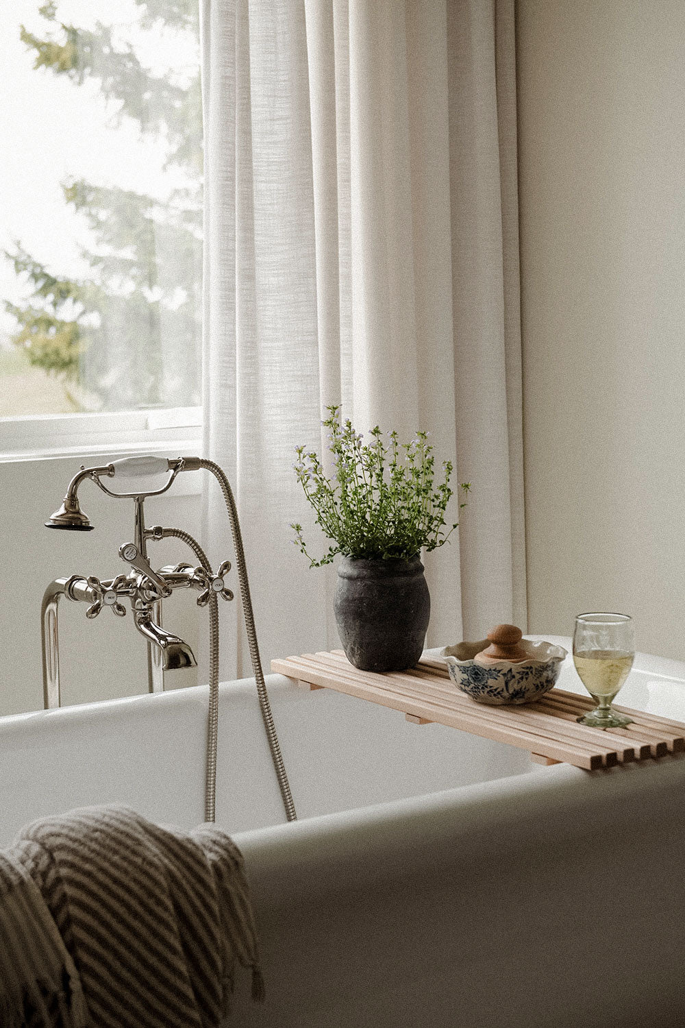 Premium Wooden Bathtub Caddy Tray with Wine Glass Holder & Book Stand - Perfect for Relaxing Bath Time, Spa Days & Self-Care Moments