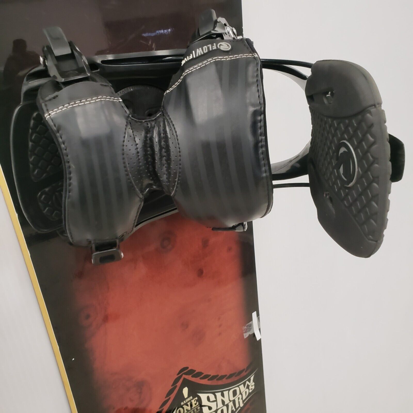 Forum Raider 155cm Snowboard for Men & Women - All-Mountain Freestyle Snowboard for Powder, Park & Groomed Runs - Perfect for Beginners to Advanced Riders