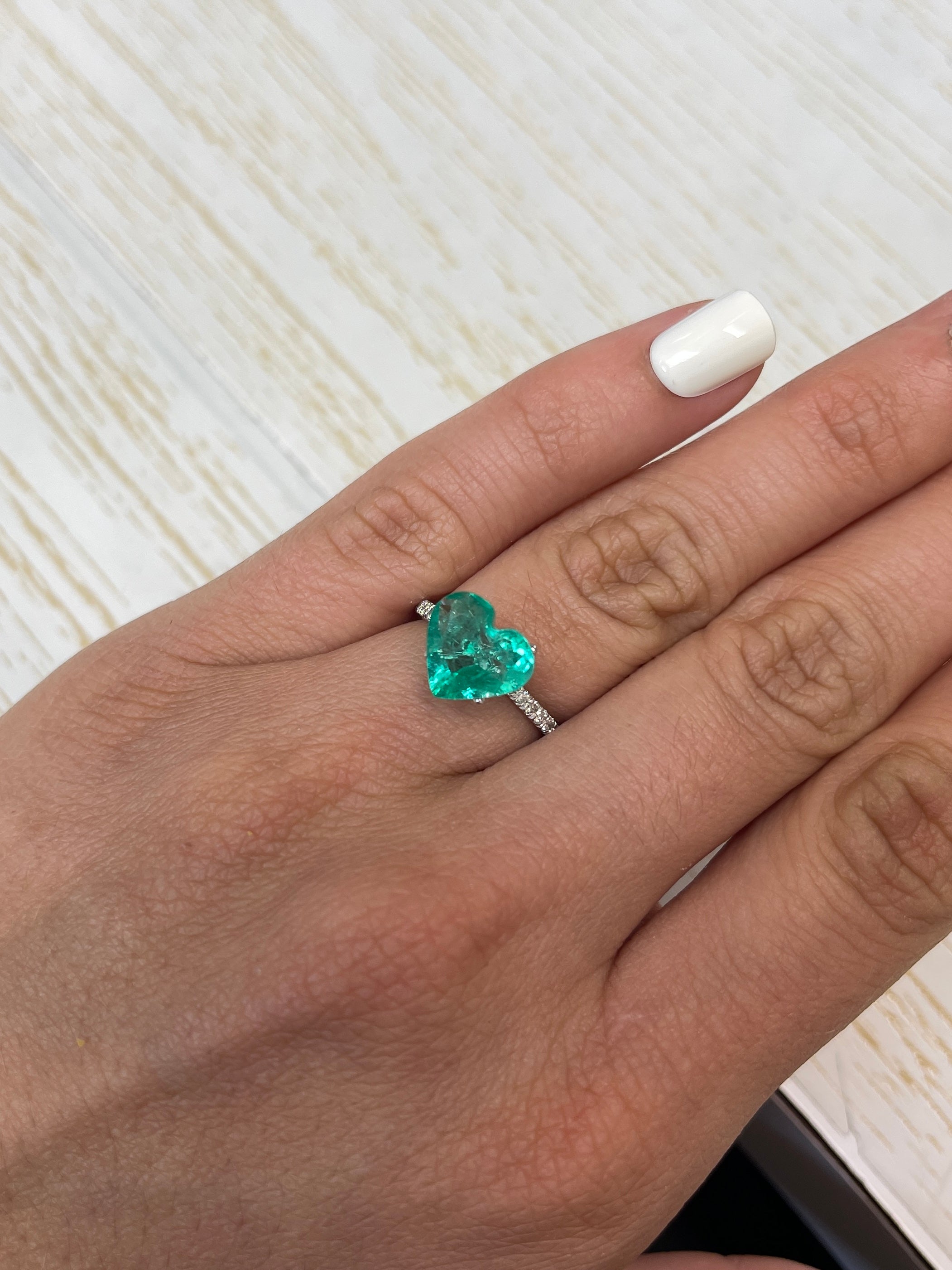 2.84 Carat 10x11mm Bright Green Natural Loose Colombian Emerald Heart Cut Gemstone for Jewelry Making, Engagement Rings & Luxury Gifts