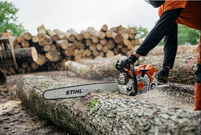 STIHL MS500i Professional Gas Chainsaw - 79.2cc High-Performance Chainsaw for Heavy-Duty Tree Cutting, Logging & Firewood - Ideal for Forestry, Landscaping & Emergency Storm Cleanup
