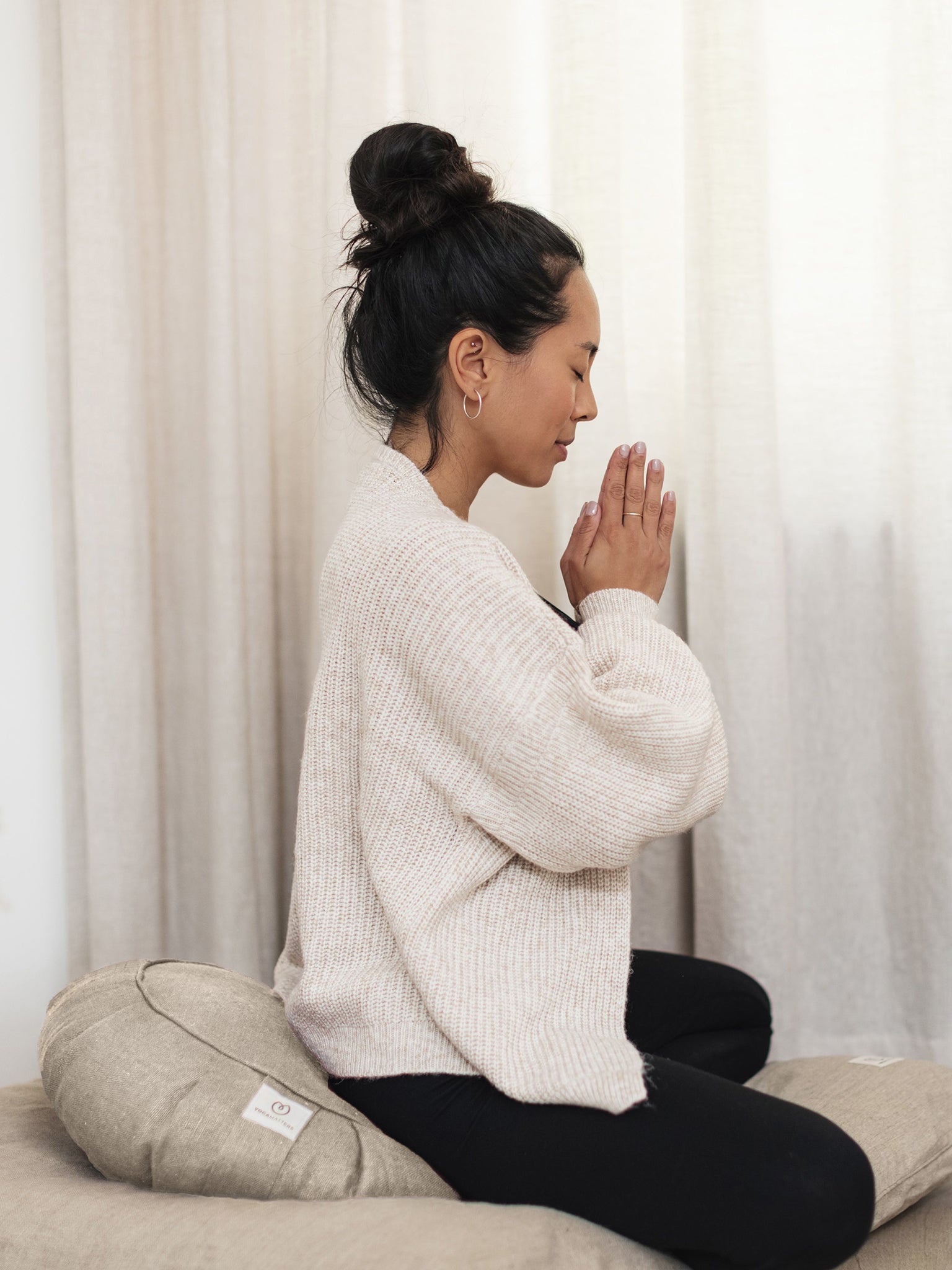 Organic Hemp Buckwheat Zafu Meditation Cushion for Yoga & Zen Practice - Natural Comfort for Home, Studio & Outdoor Meditation