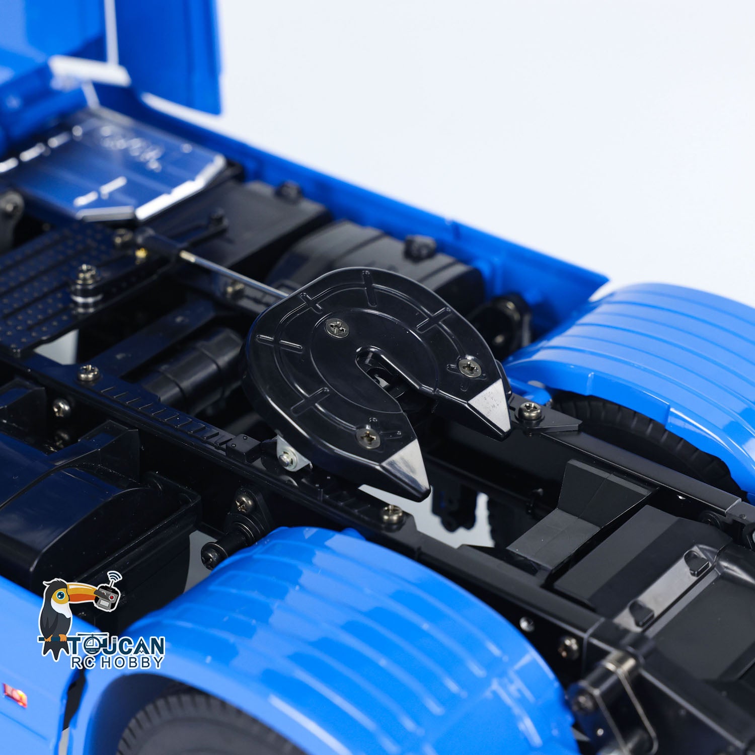 1/14 Scale 4x2 RC Tractor Truck RTR - TAMIYA 56375 FH16 XL750 with 3-Speed Transmission, Custom Paint, Lights & Sound - Ready-to-Run Remote Control Vehicle (Ideal for RC Hobbyists, Off-Road Racing & Collectors)