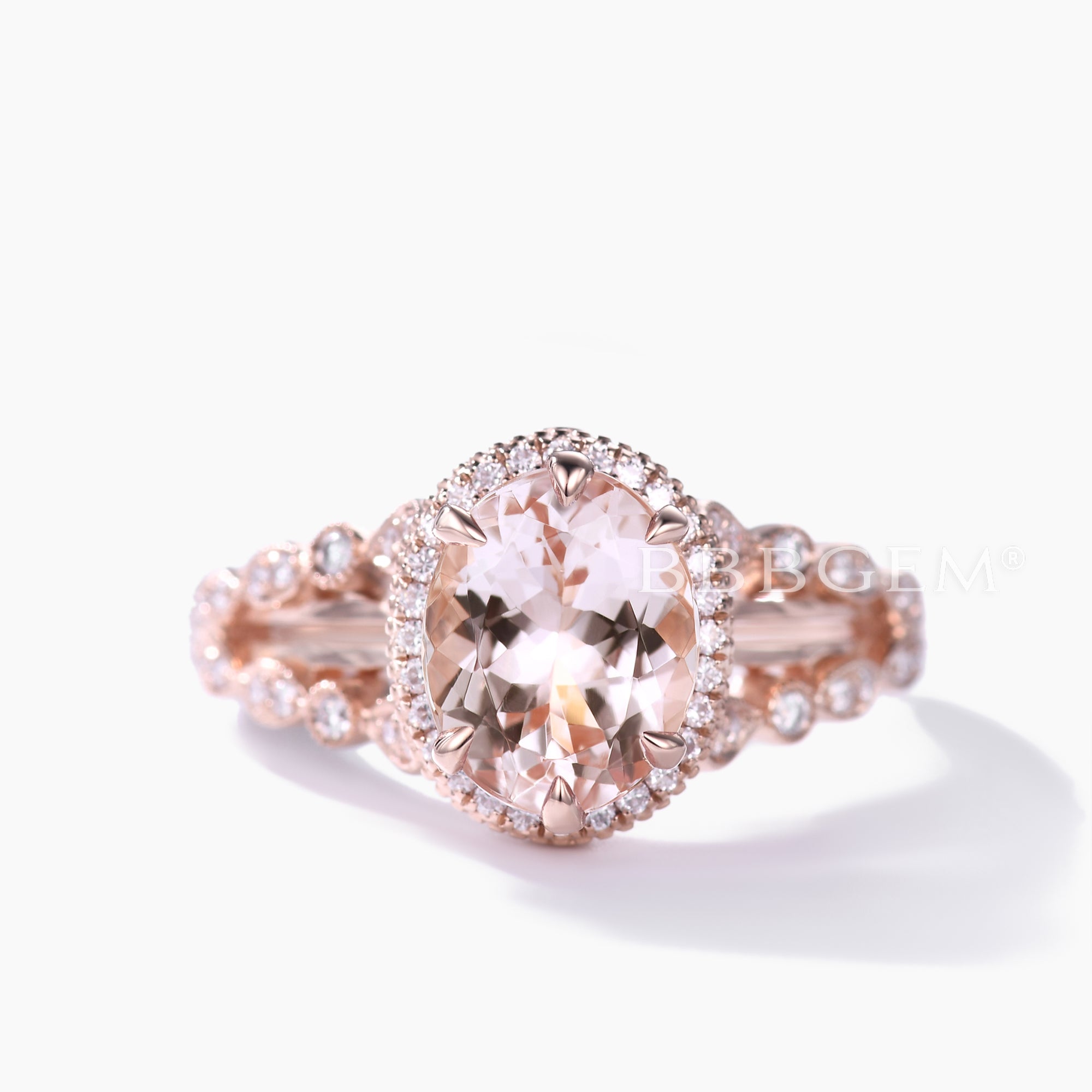Exquisite Split Shank Oval Morganite Diamond Halo Engagement Ring for Women - Perfect for Proposals, Anniversaries & Romantic Occasions