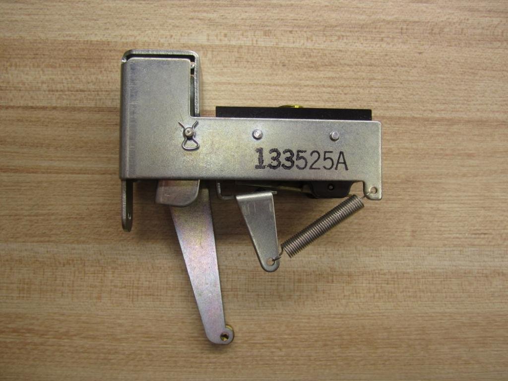 Honeywell Gas Valve Auxiliary Switch V4055/62 & V9055 - Replacement Part for HVAC Systems | Compatible with Honeywell Inc. Models 133568 | Ideal for Home Heating and Commercial Boiler Applications