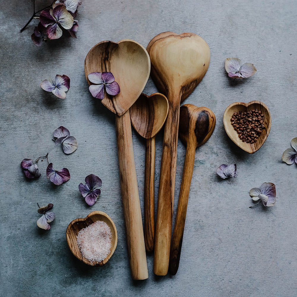 Handmade Wild Olive Wood Mini Heart Dish Set - Natural Wooden Appetizer Plates for Cheese, Nuts, Candies - Perfect for Valentine's Day, Wedding Favors, and Home Decor