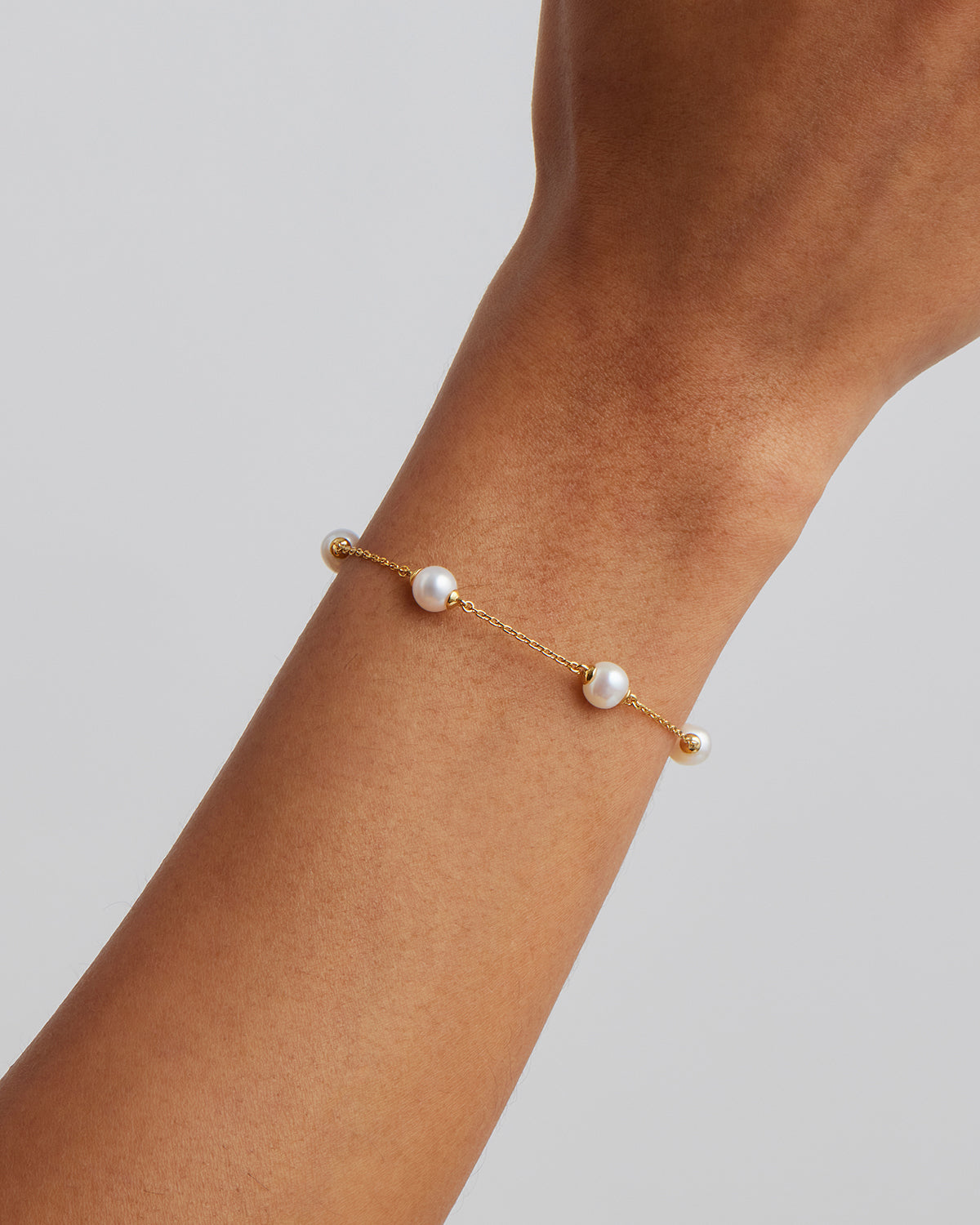 18k Gold Vermeil Floating On Air Pearl Bracelet for Women - Elegant Adjustable Pearl Jewelry Gift for Birthday, Anniversary & Special Occasions