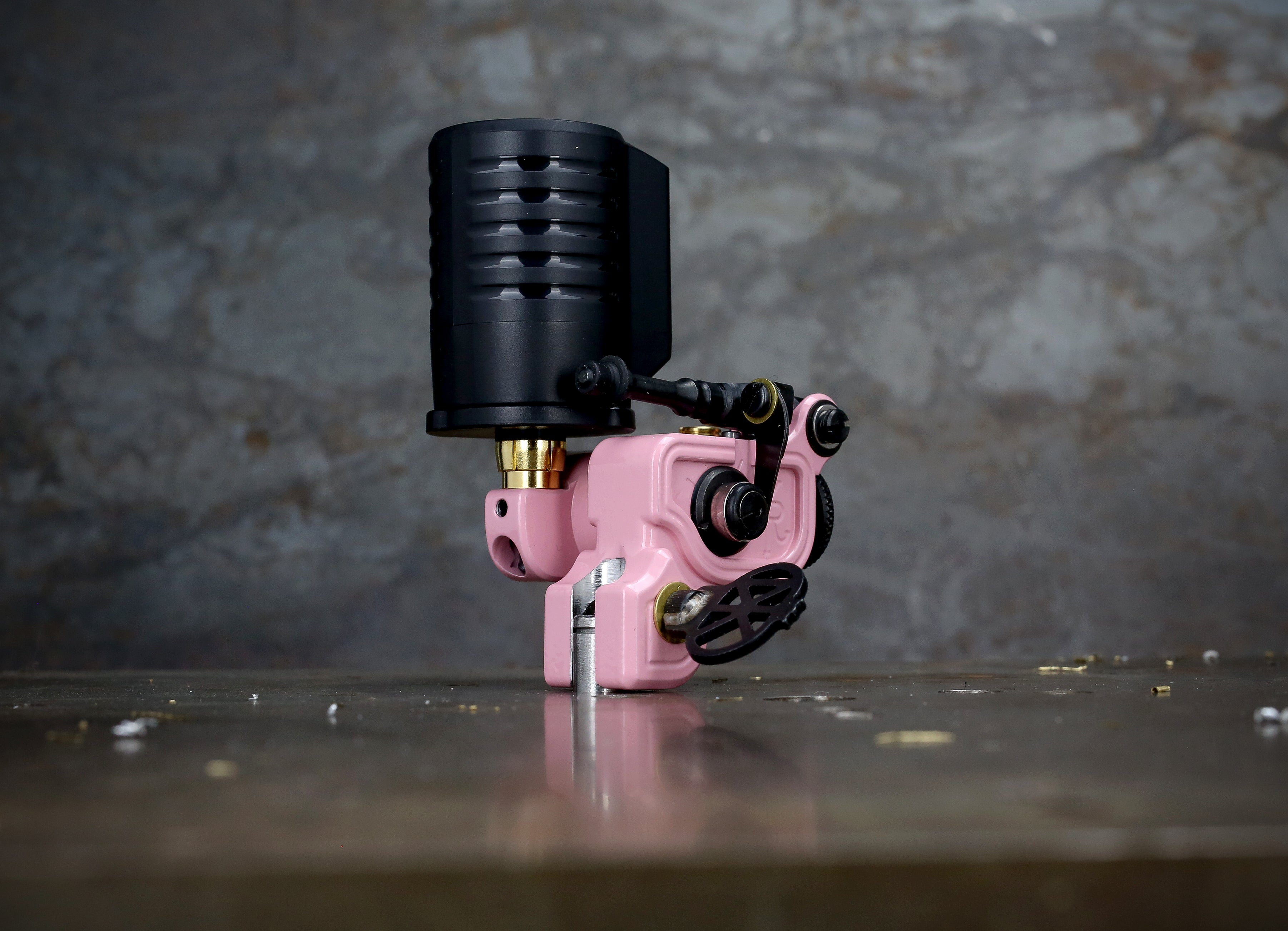 Dan Kubin Sidewinder 46er Featherweight Tattoo Machine - Pink Aluminum RCA with Clip Cord for Professional Tattoo Artists | Perfect for Lining, Shading & Detailed Tattoo Work
