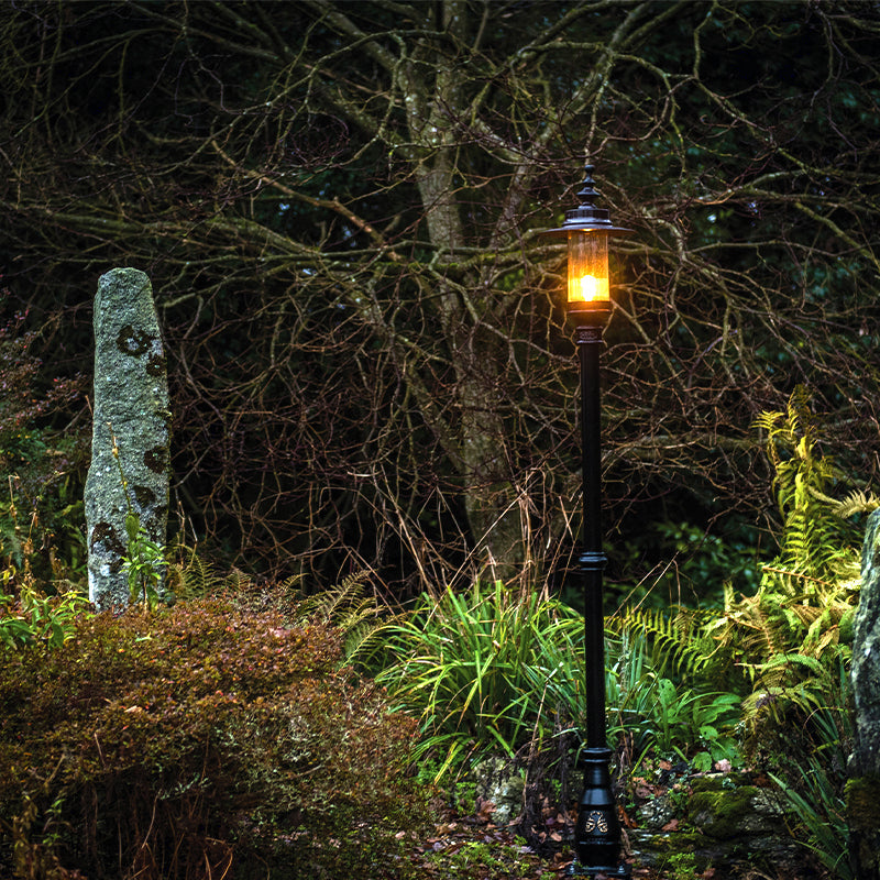 Betley 1Lt Cast Iron Lamp Post - Outdoor Garden Lighting for Pathways, Driveways & Porches