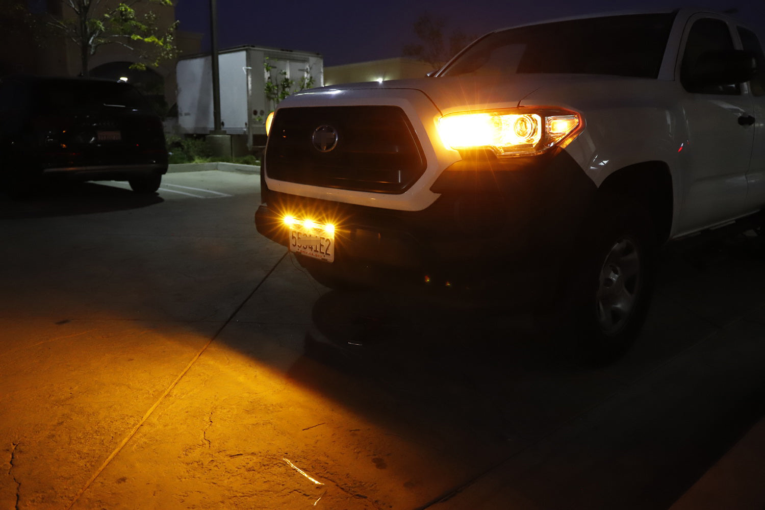 3 Dot Raptor Style Front License Plate Frame with Amber LED Clearance Lightbar - Heavy Duty Off-Road Truck Accessory for Ford F150 Raptor & Pickup Trucks (Ideal for Night Driving & Off-Road Adventures)