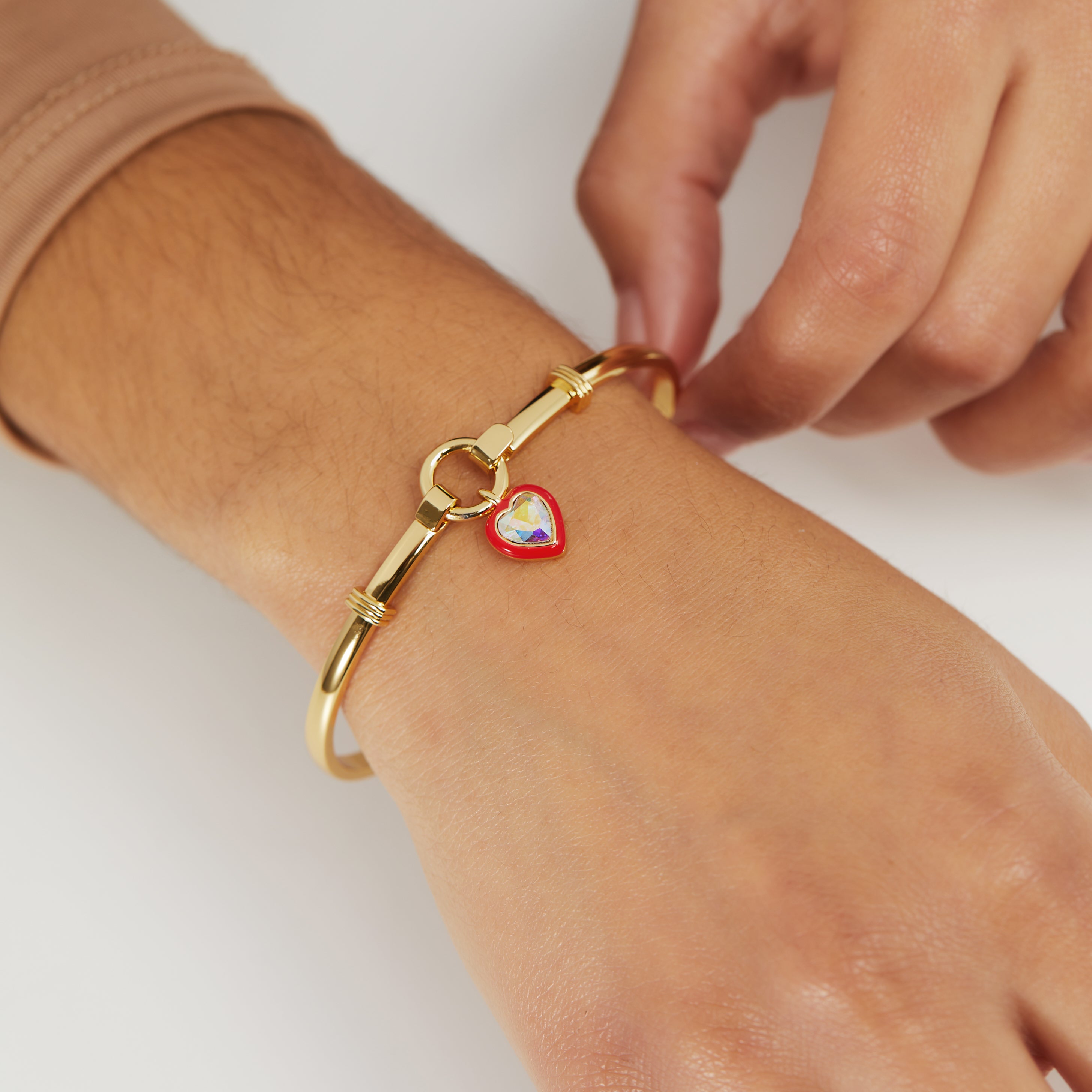 Sparkling Crystal Heart Clip Bangle Bracelet for Women - Elegant Adjustable Fashion Jewelry Gift for Valentine's Day, Anniversary & Special Occasions