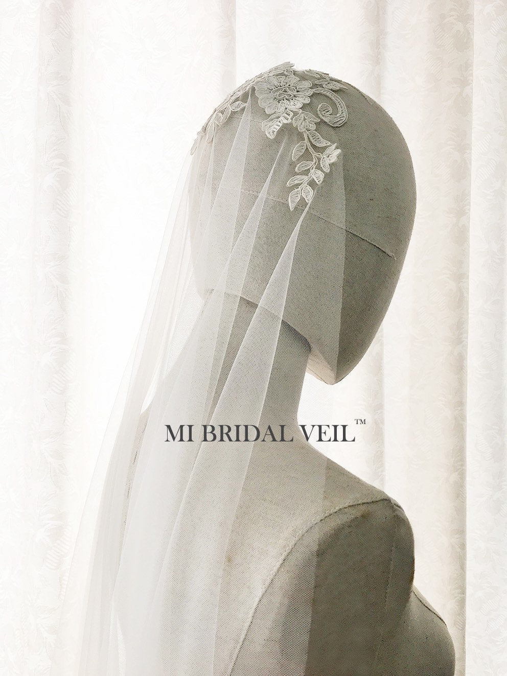 Elegant Mantilla Veil with Vintage Lace Appliqués - Spanish Bridal Wedding Headpiece for Church Ceremony & Traditional Weddings